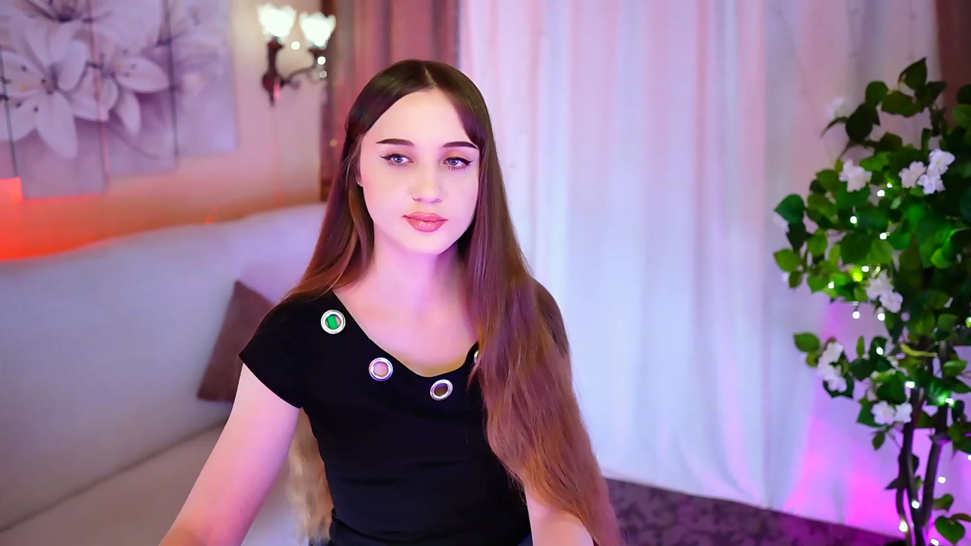 Gallery image thumbnail from Innocent_Soul's myfreecams stream on, 10/17/2023, 19:02 image 2 of 20