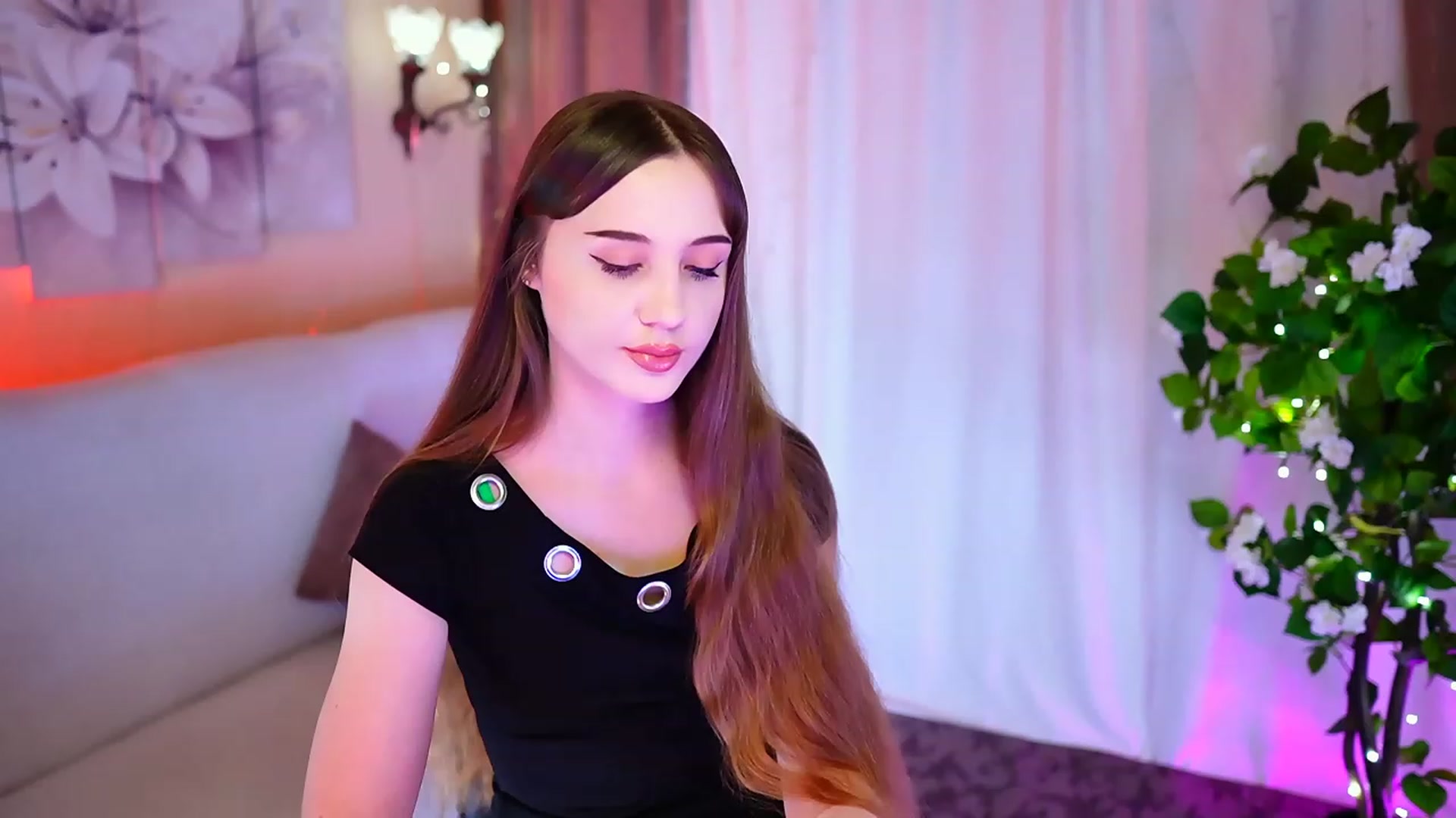 Gallery image thumbnail from Innocent_Soul's myfreecams stream on, 10/17/2023, 19:02 image 12 of 20