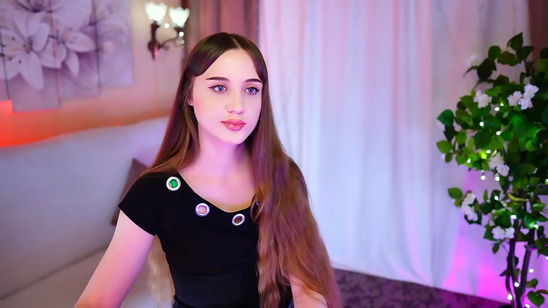 Gallery image thumbnail from Innocent_Soul's myfreecams stream on, 10/17/2023, 19:02 image 16 of 20