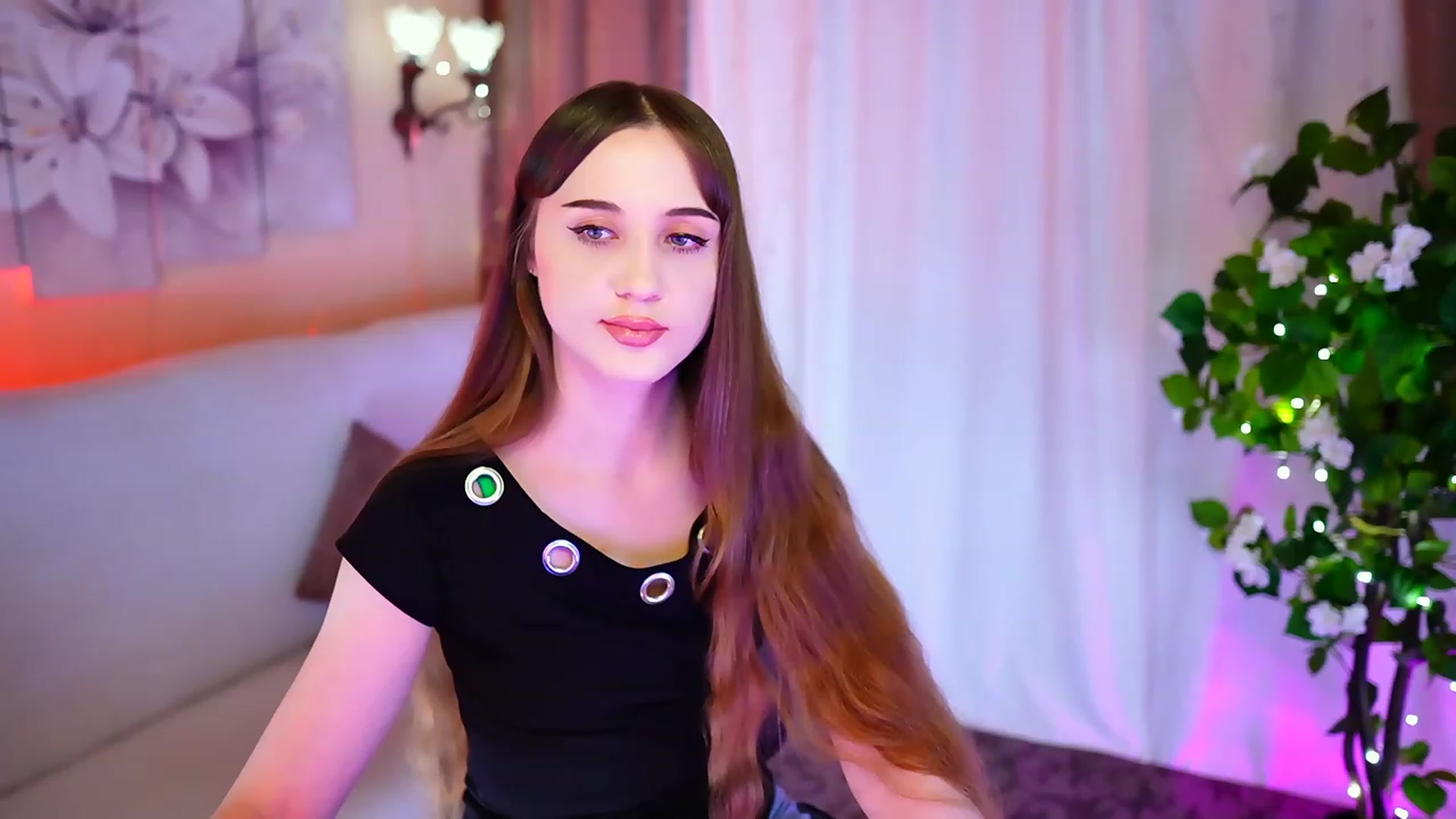 Gallery image thumbnail from Innocent_Soul's myfreecams stream on, 10/17/2023, 19:02 image 18 of 20