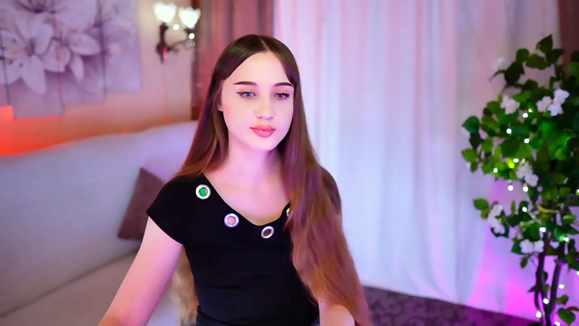Gallery image thumbnail from Innocent_Soul's myfreecams stream on, 10/17/2023, 19:02 image 4 of 20