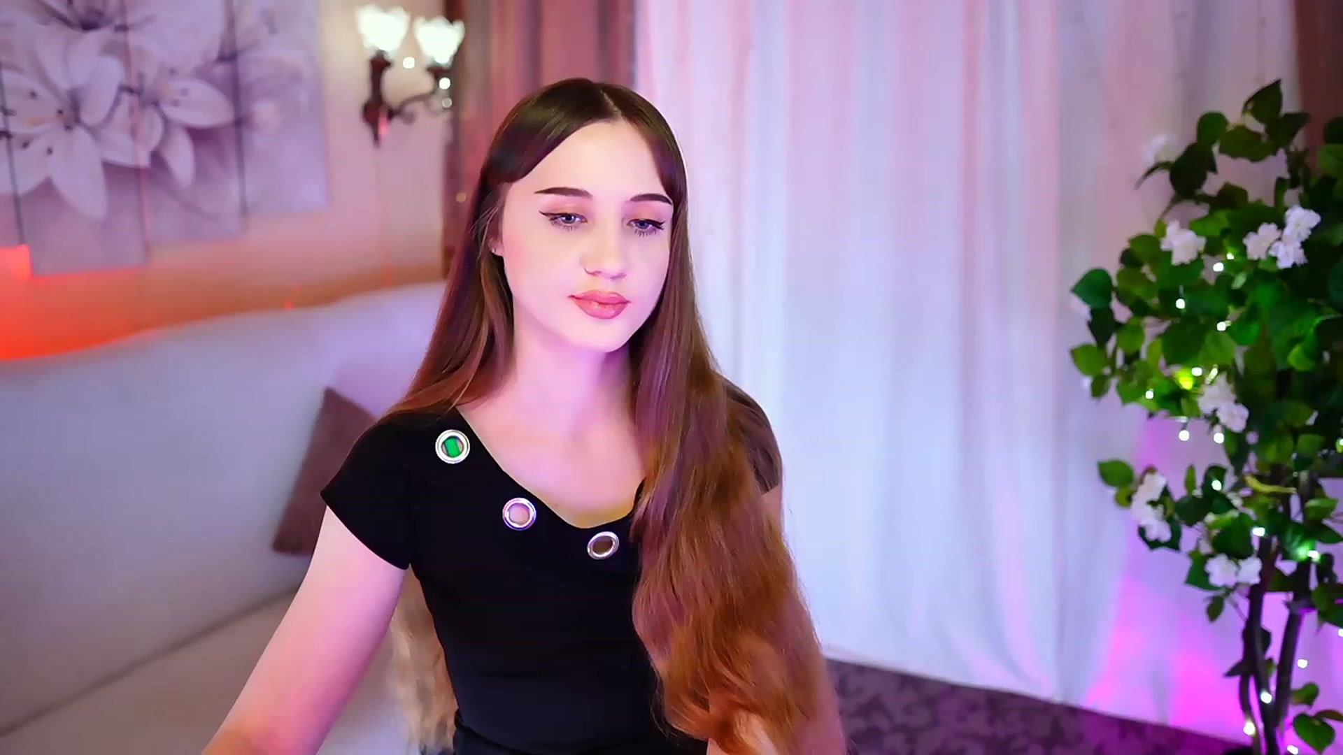 Gallery image thumbnail from Innocent_Soul's myfreecams stream on, 10/17/2023, 19:02 image 8 of 20