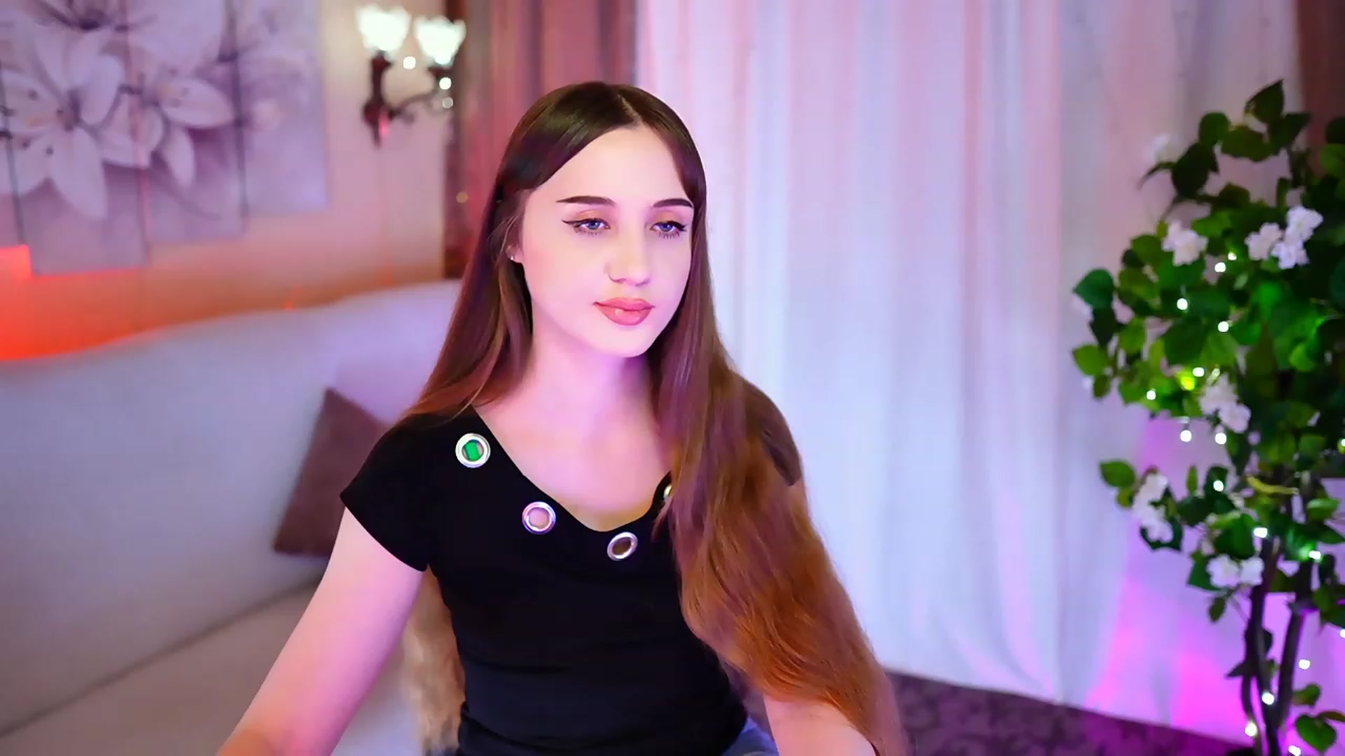 Gallery image thumbnail from Innocent_Soul's myfreecams stream on, 10/17/2023, 19:02 image 3 of 20