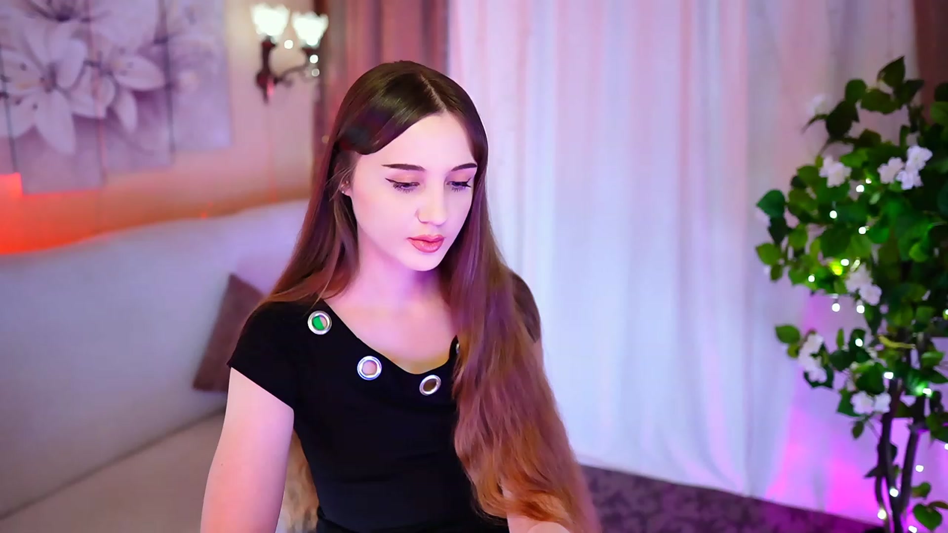 Gallery image thumbnail from Innocent_Soul's myfreecams stream on, 10/17/2023, 19:02 image 10 of 20