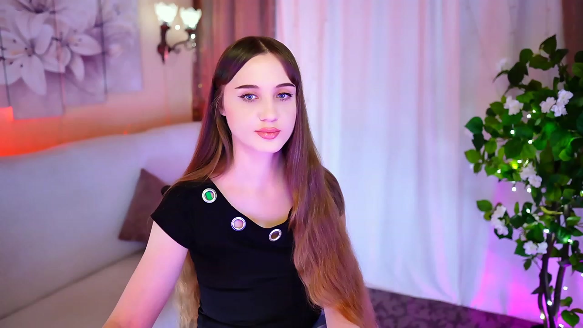 Gallery image thumbnail from Innocent_Soul's myfreecams stream on, 10/17/2023, 19:02 image 6 of 20