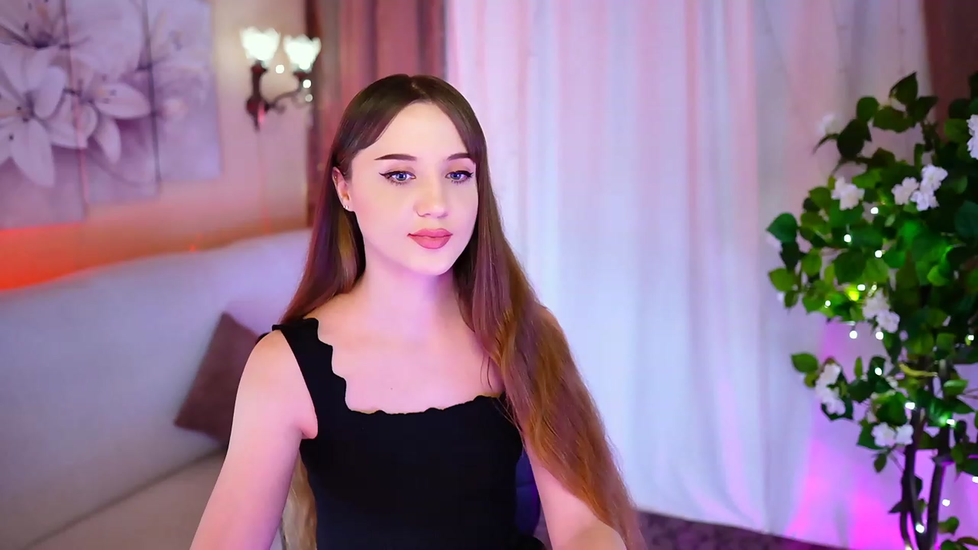 Gallery image thumbnail from Innocent_Soul's myfreecams stream on, 10/18/2023, 16:34 image 12 of 20