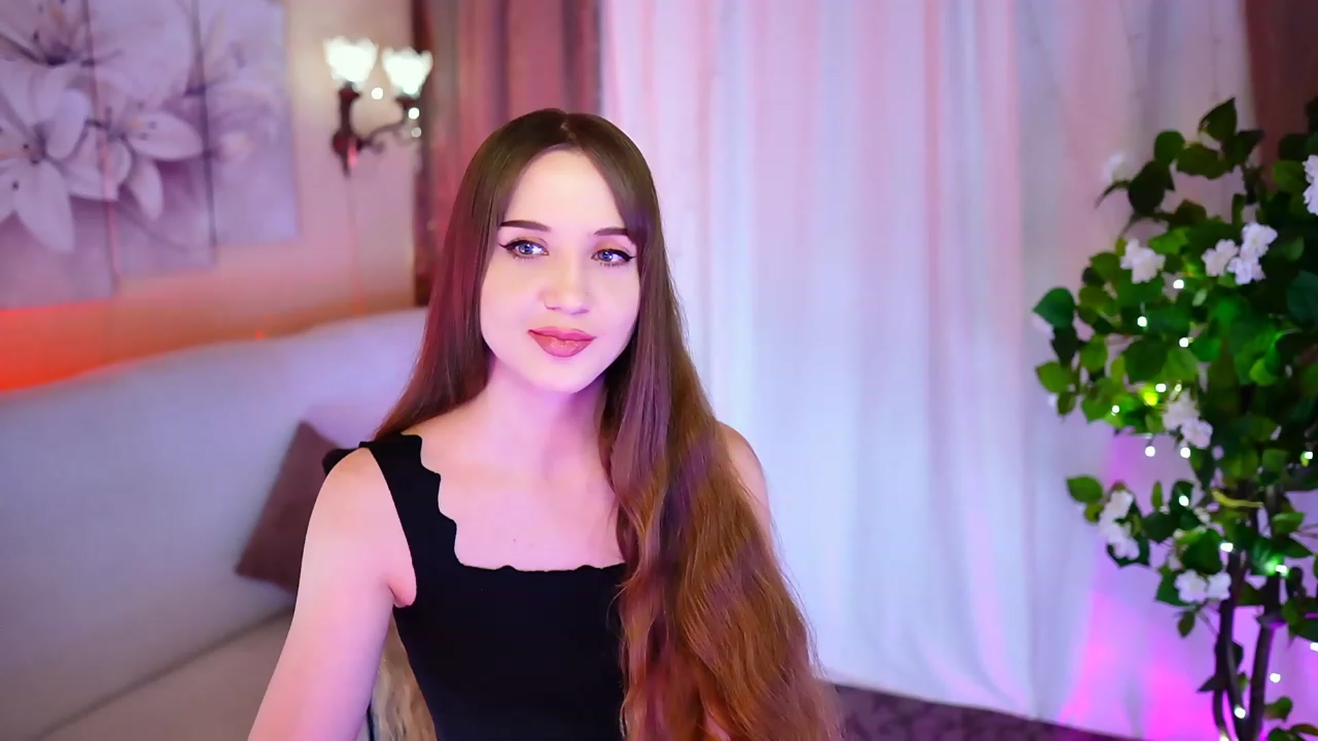 Gallery image thumbnail from Innocent_Soul's myfreecams stream on, 10/18/2023, 16:34 image 9 of 20