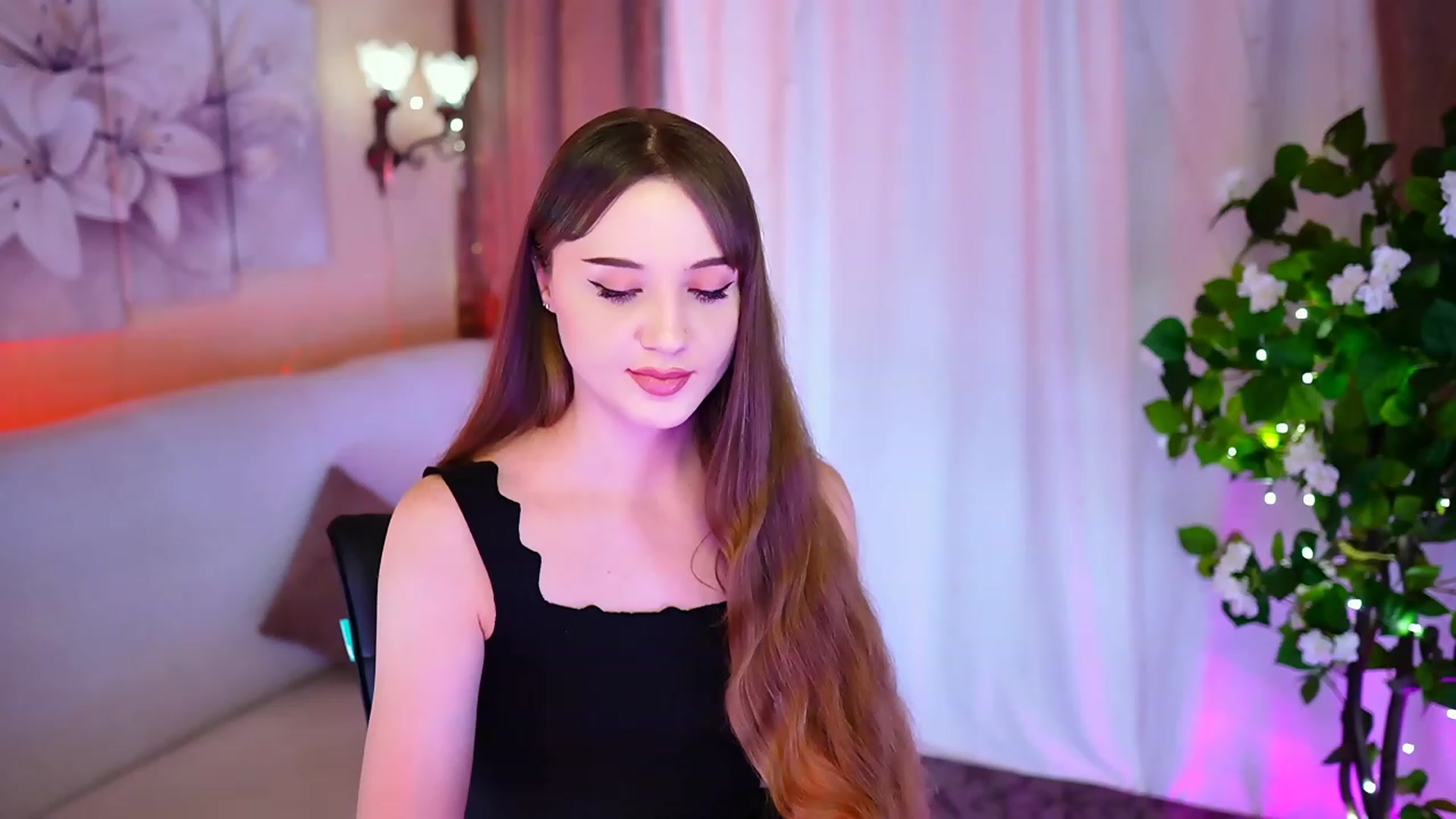 Gallery image thumbnail from Innocent_Soul's myfreecams stream on, 10/18/2023, 16:34 image 14 of 20