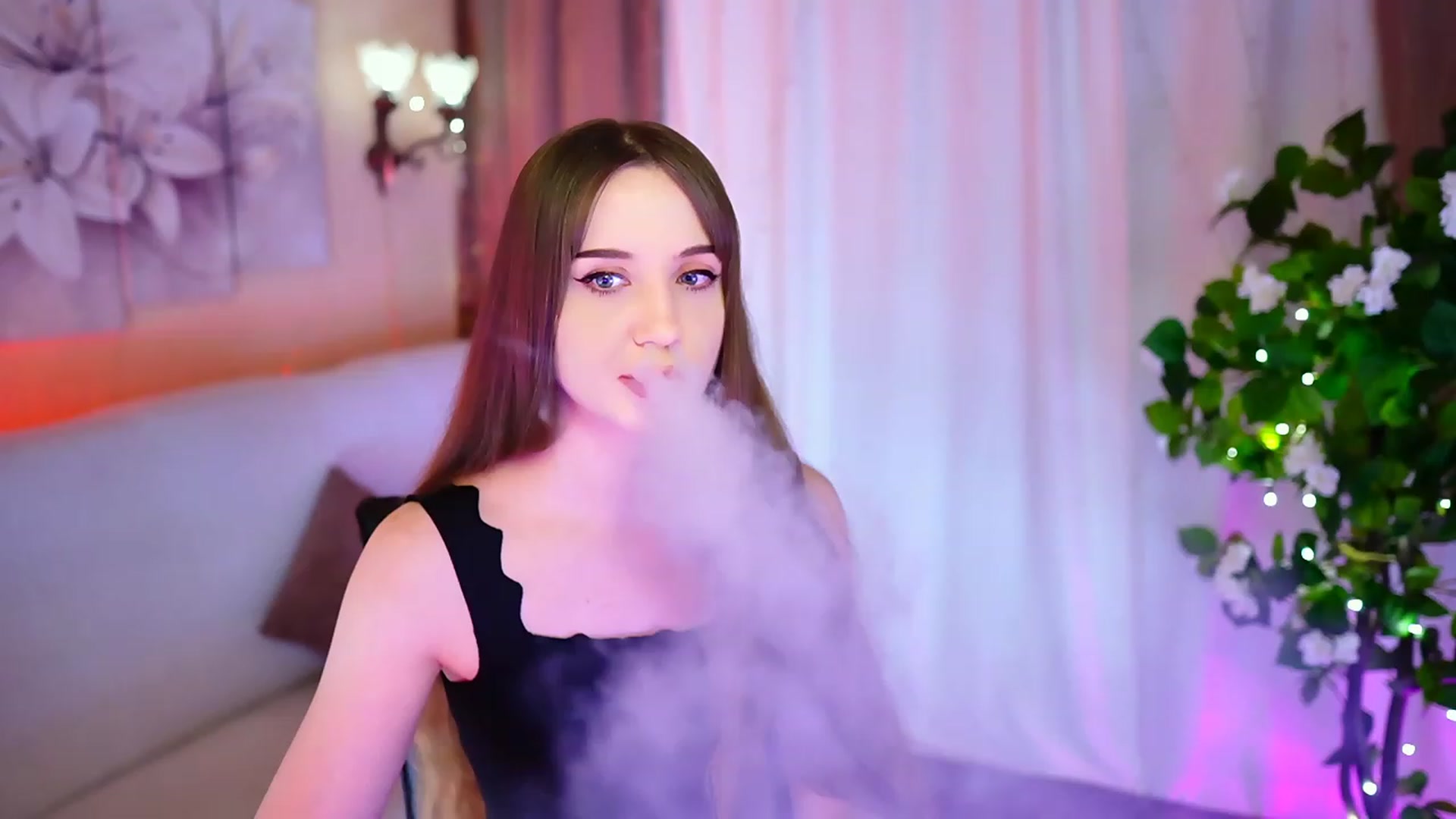 Gallery image thumbnail from Innocent_Soul's myfreecams stream on, 10/18/2023, 16:34 image 6 of 20