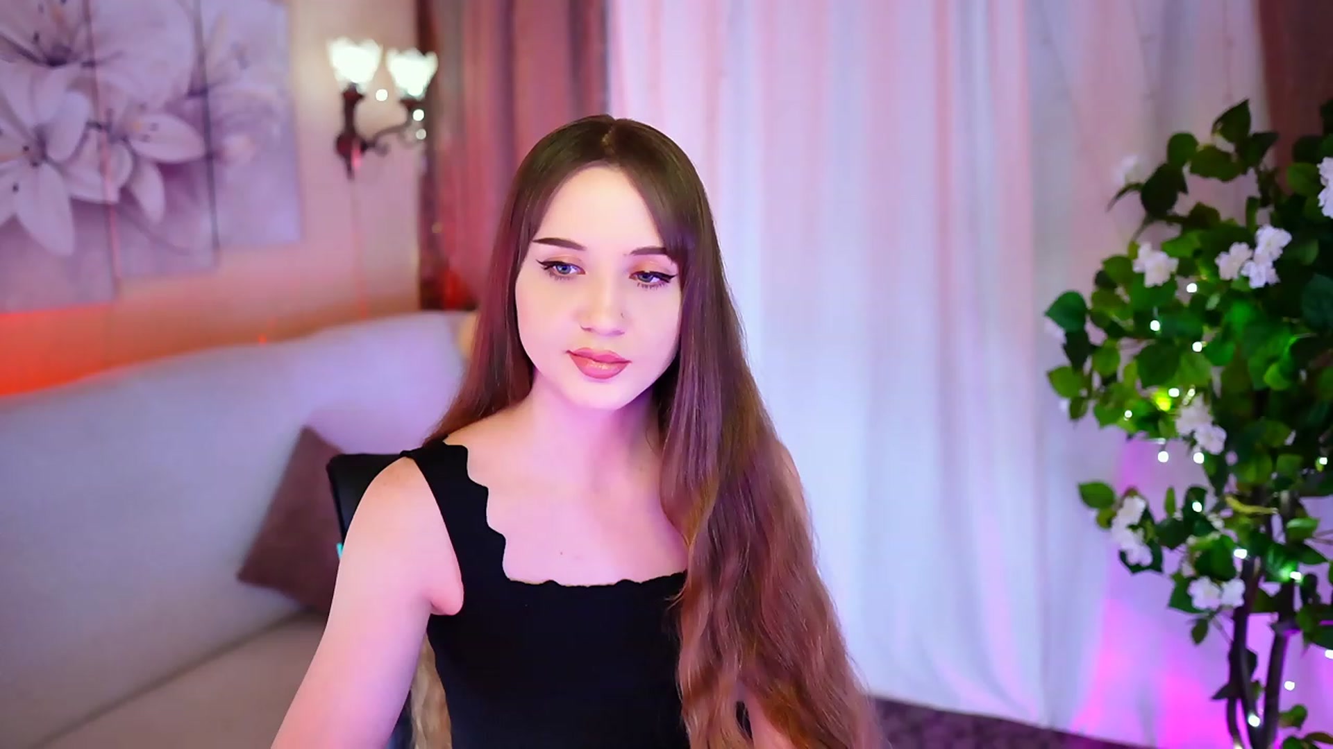 Gallery image thumbnail from Innocent_Soul's myfreecams stream on, 10/18/2023, 16:34 image 4 of 20