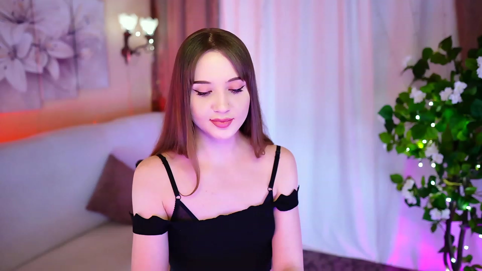Gallery image thumbnail from Innocent_Soul's myfreecams stream on, 10/18/2023, 16:34 image 19 of 20