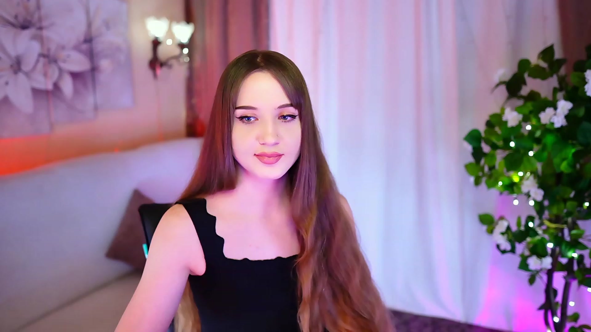 Gallery image thumbnail from Innocent_Soul's myfreecams stream on, 10/18/2023, 16:34 image 7 of 20