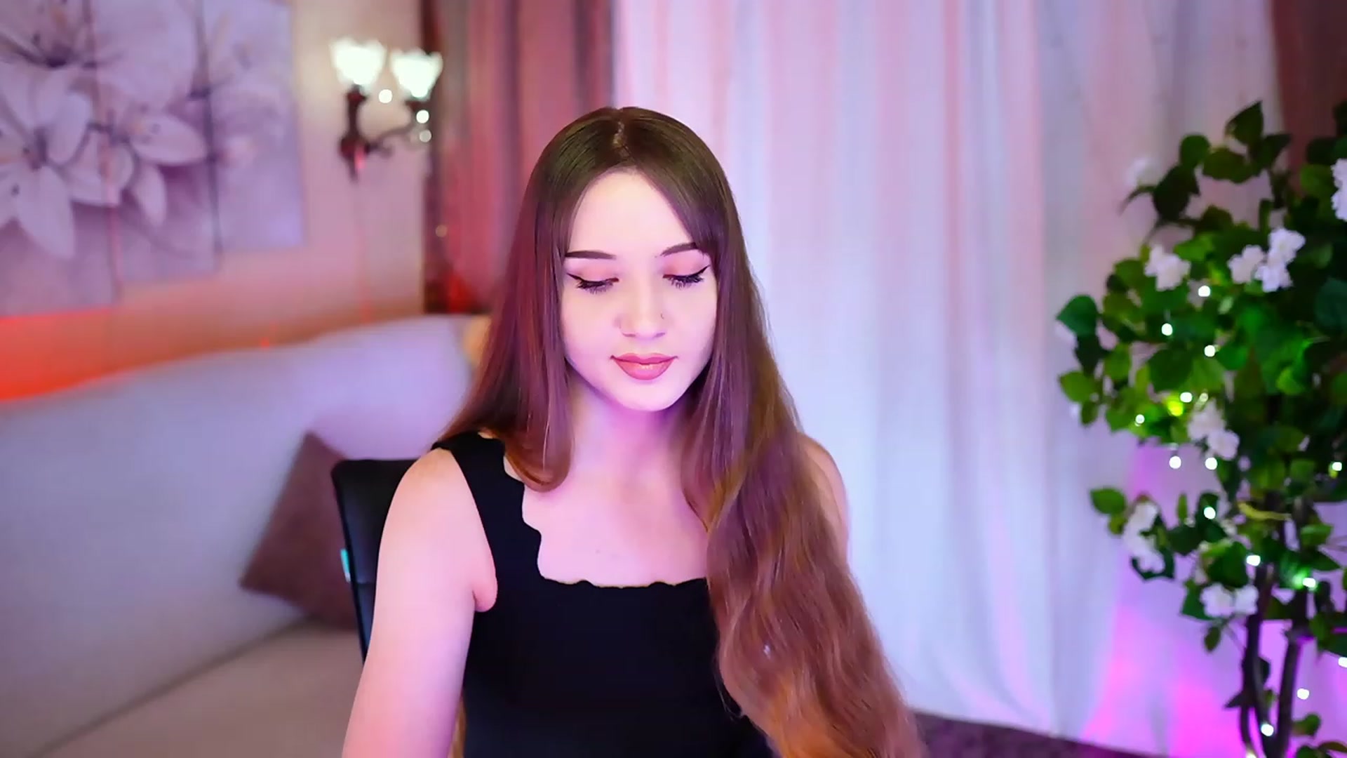 Gallery image thumbnail from Innocent_Soul's myfreecams stream on, 10/18/2023, 16:34 image 2 of 20