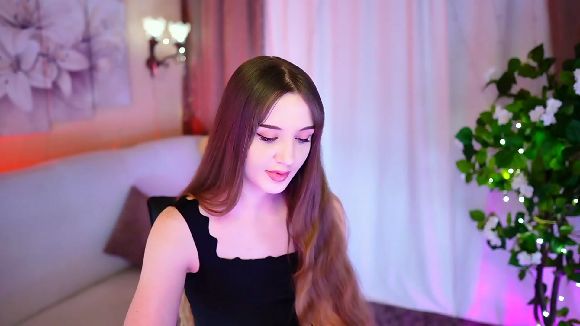 Gallery image thumbnail from Innocent_Soul's myfreecams stream on, 10/18/2023, 16:34 image 1 of 20