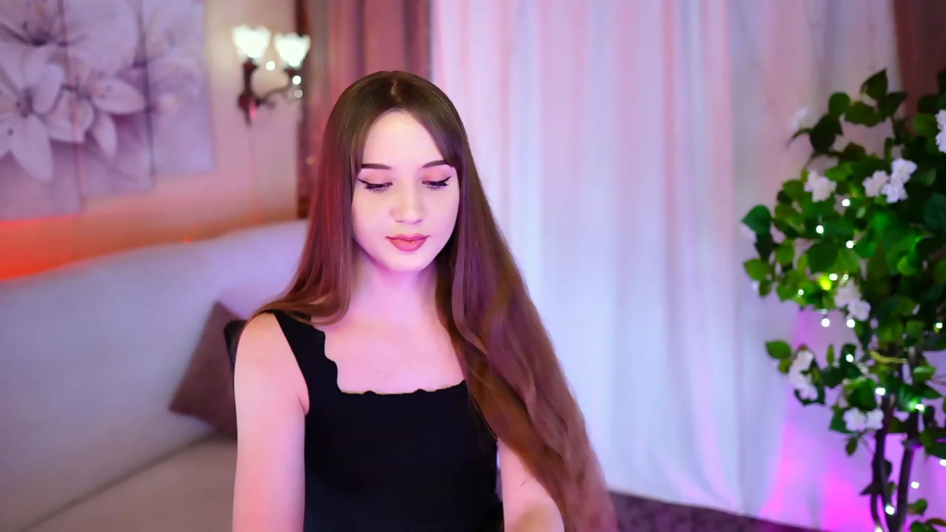 Gallery image thumbnail from Innocent_Soul's myfreecams stream on, 10/18/2023, 17:48 image 9 of 20