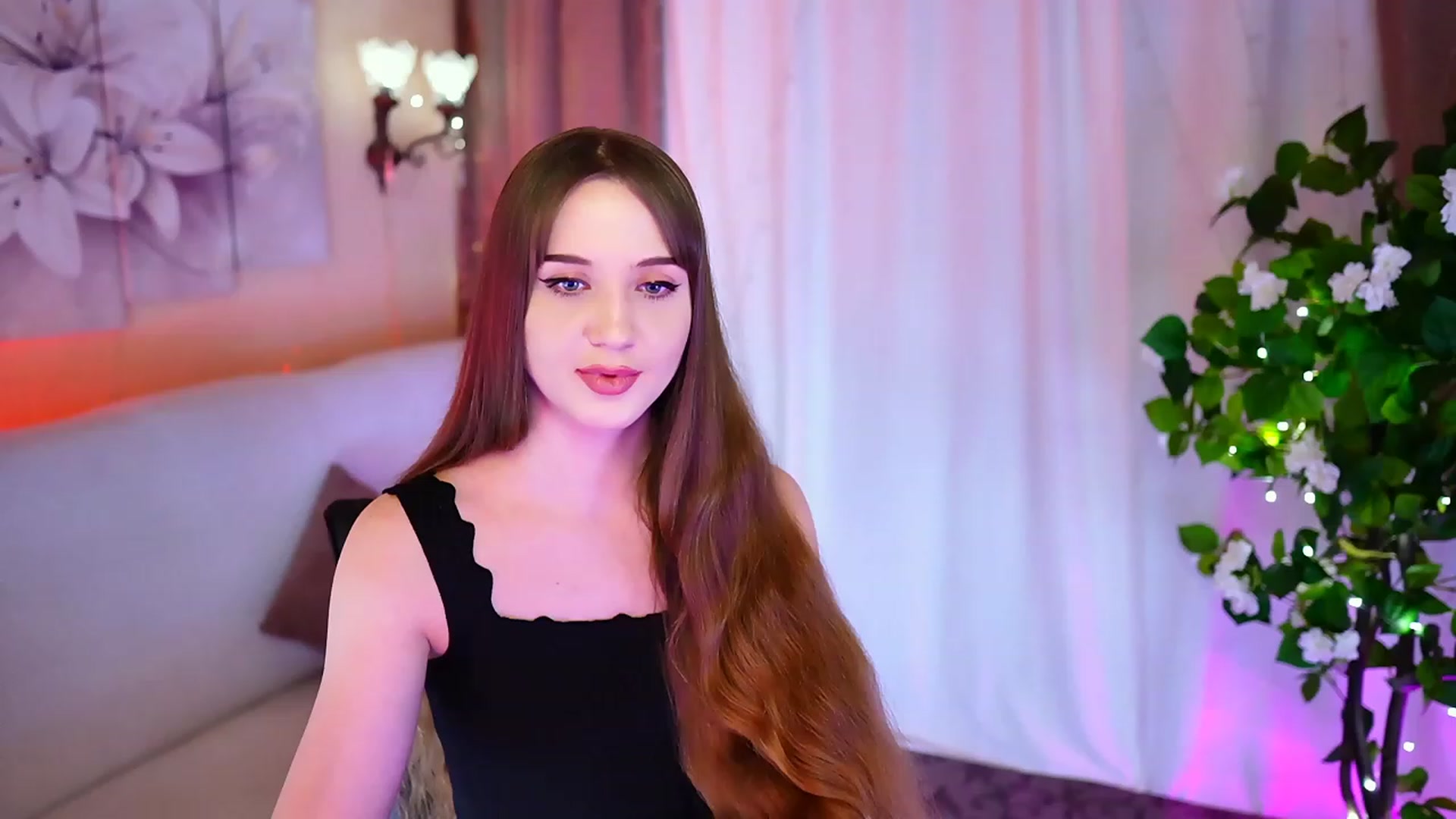 Gallery image thumbnail from Innocent_Soul's myfreecams stream on, 10/18/2023, 17:48 image 15 of 20