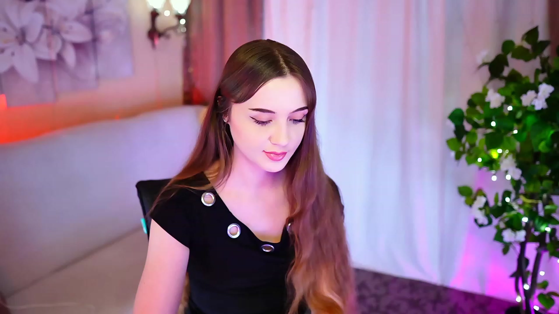 Gallery image thumbnail from Innocent_Soul's myfreecams stream on, 10/24/2023, 16:36 image 6 of 20
