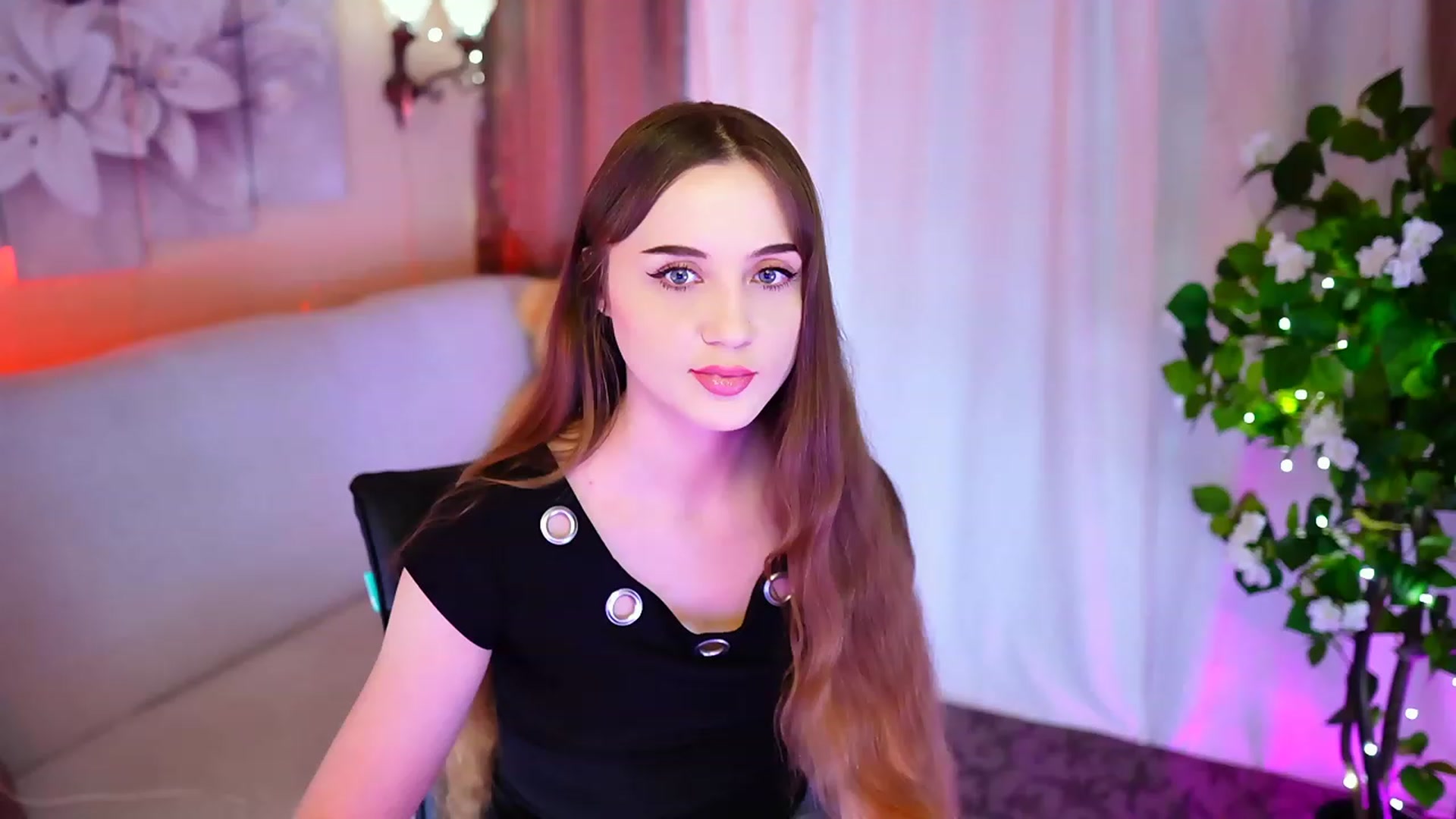 Gallery image thumbnail from Innocent_Soul's myfreecams stream on, 10/24/2023, 16:36 image 1 of 20