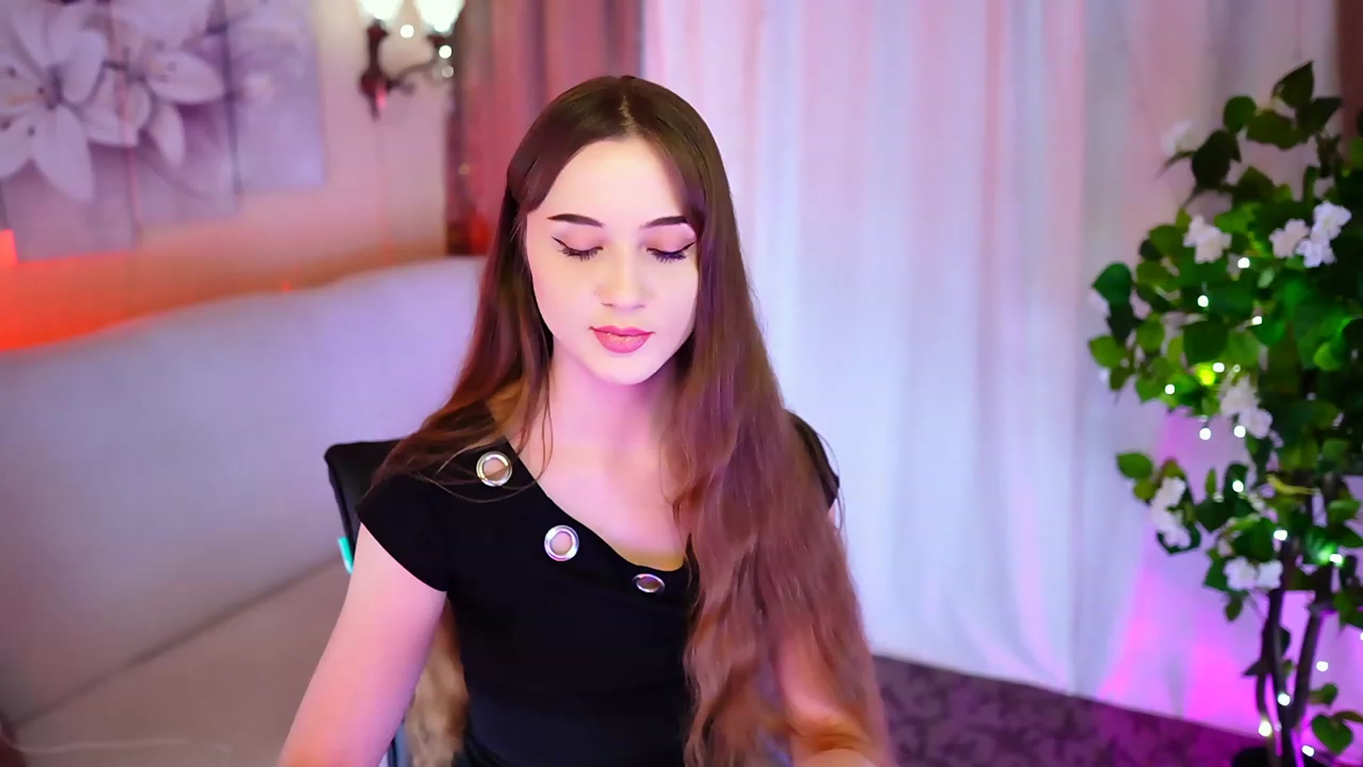 Gallery image thumbnail from Innocent_Soul's myfreecams stream on, 10/24/2023, 16:36 image 17 of 20