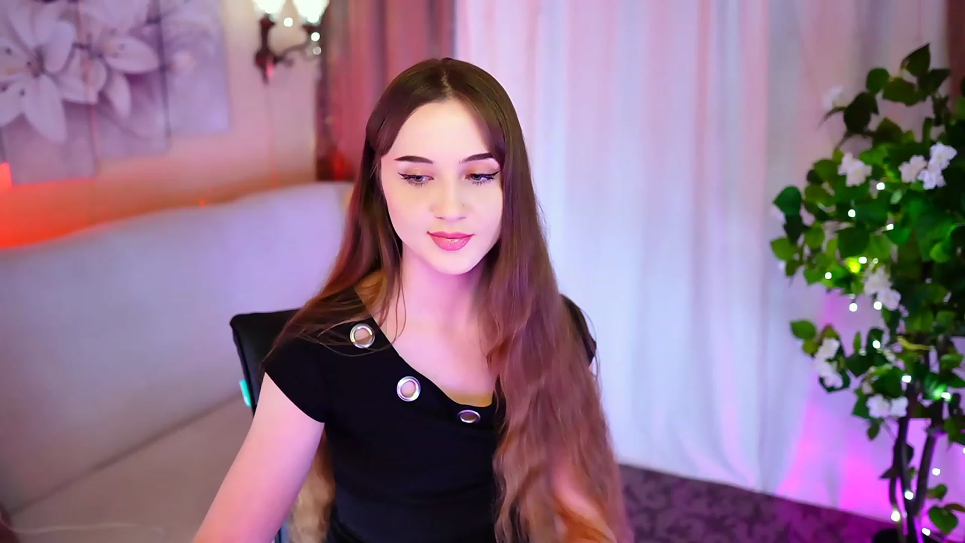 Gallery image thumbnail from Innocent_Soul's myfreecams stream on, 10/24/2023, 16:36 image 16 of 20