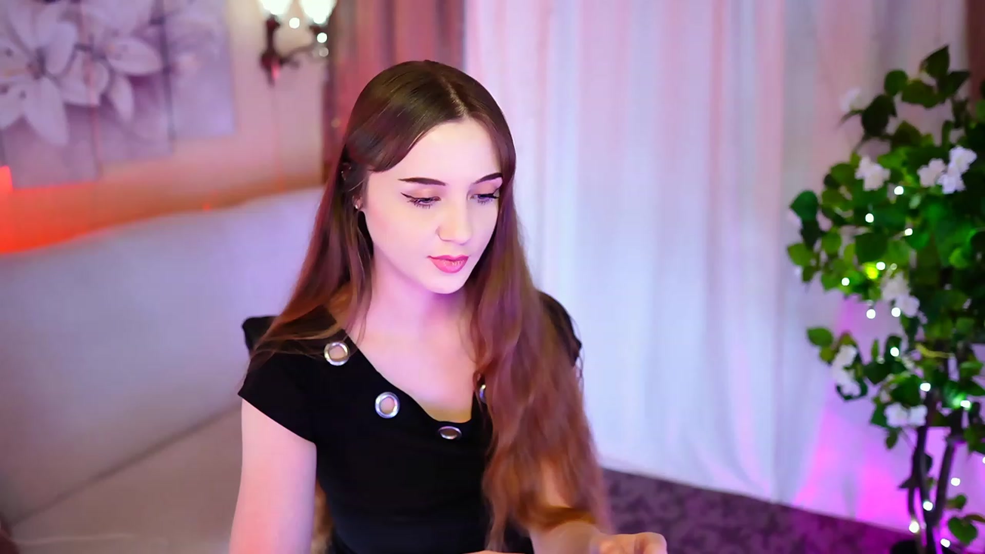 Gallery image thumbnail from Innocent_Soul's myfreecams stream on, 10/24/2023, 16:36 image 10 of 20
