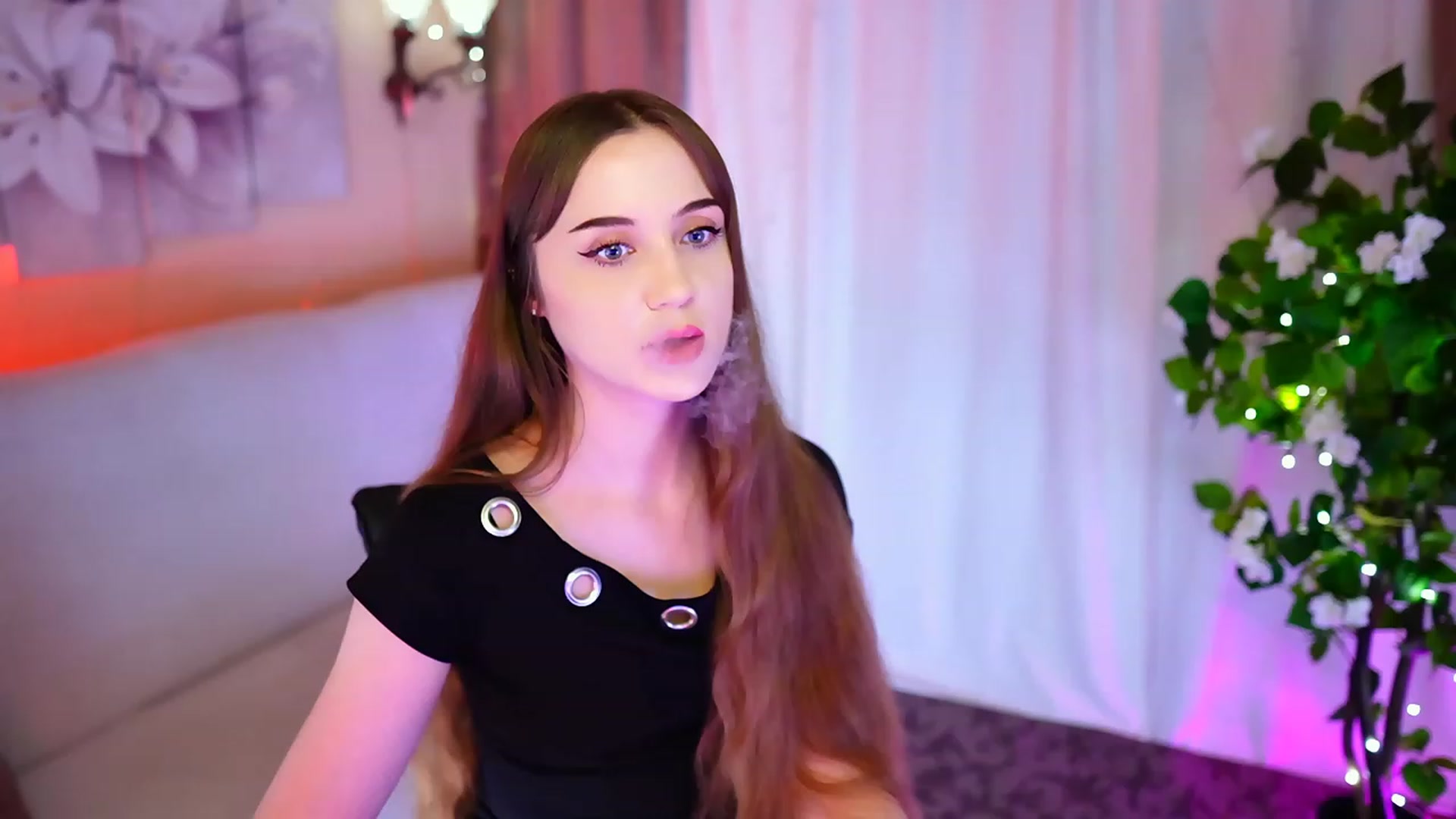 Gallery image thumbnail from Innocent_Soul's myfreecams stream on, 10/24/2023, 17:34 image 10 of 20