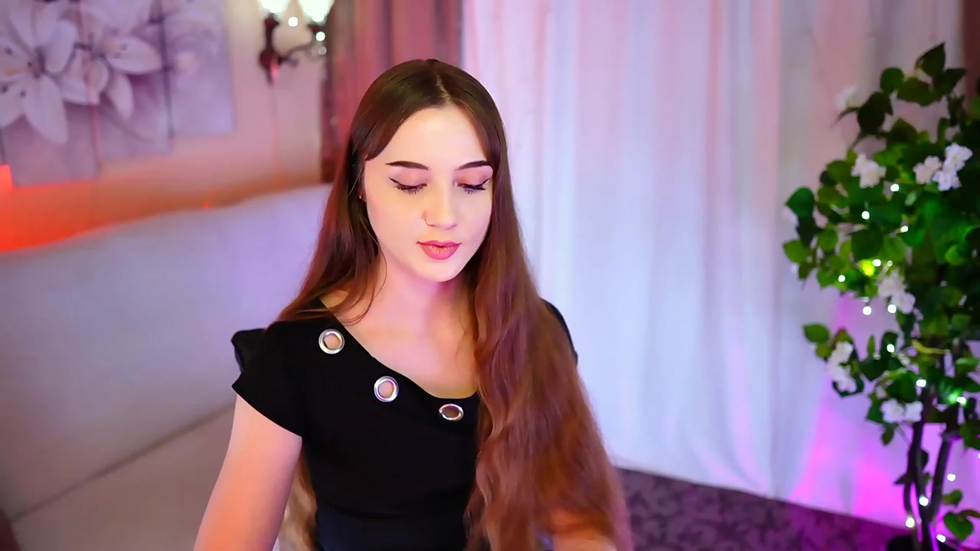 Gallery image thumbnail from Innocent_Soul's myfreecams stream on, 10/24/2023, 17:34 image 11 of 20