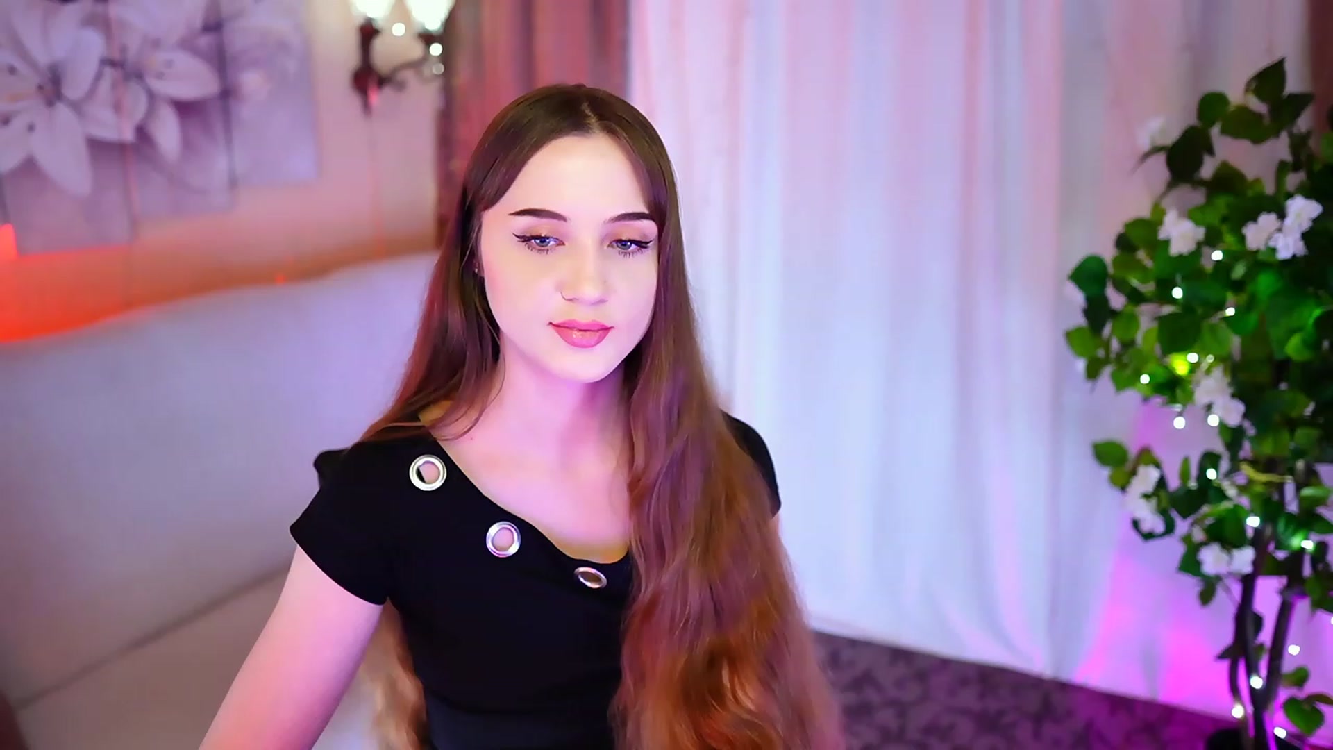 Gallery image thumbnail from Innocent_Soul's myfreecams stream on, 10/24/2023, 17:34 image 7 of 20