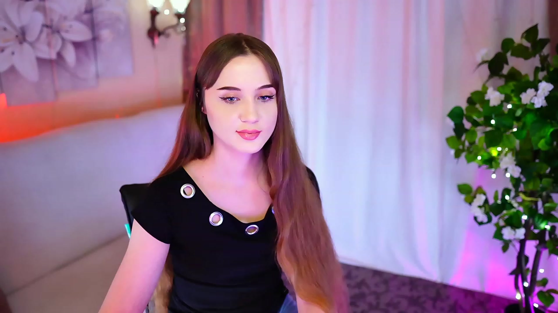 Gallery image thumbnail from Innocent_Soul's myfreecams stream on, 10/24/2023, 18:10 image 3 of 20