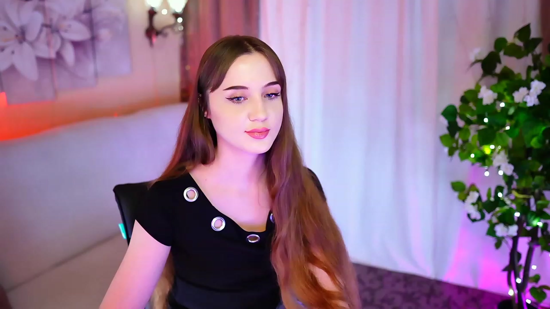 Gallery image thumbnail from Innocent_Soul's myfreecams stream on, 10/24/2023, 18:10 image 18 of 20