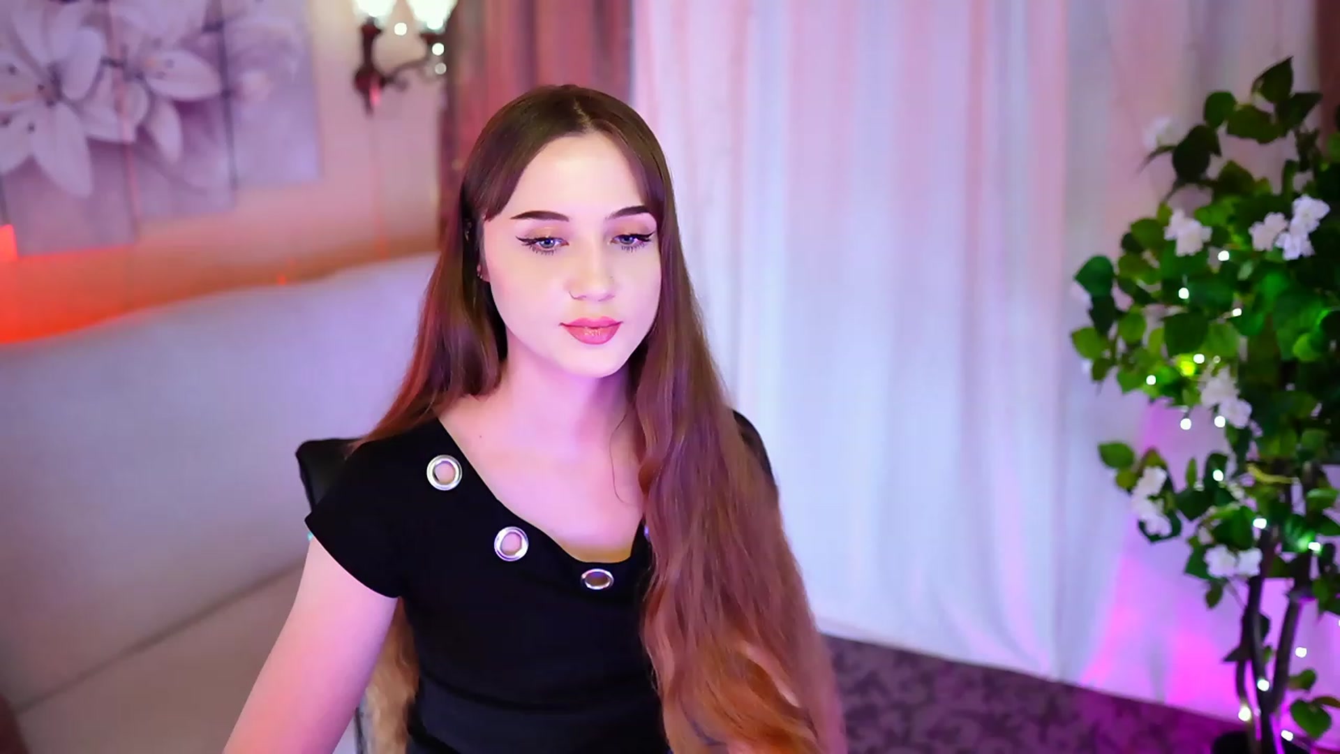 Gallery image thumbnail from Innocent_Soul's myfreecams stream on, 10/24/2023, 18:10 image 17 of 20
