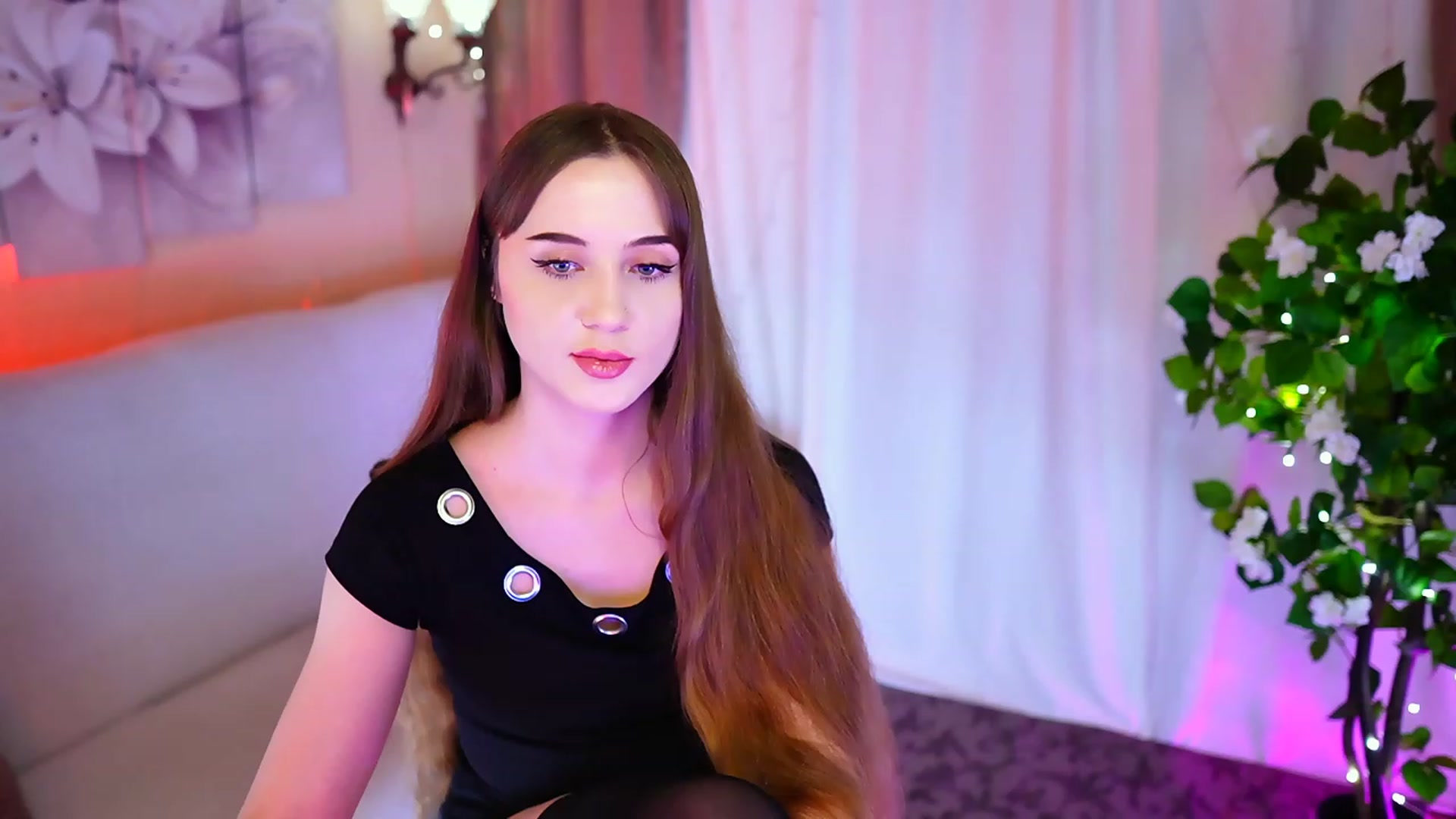 Gallery image thumbnail from Innocent_Soul's myfreecams stream on, 10/24/2023, 18:10 image 9 of 20