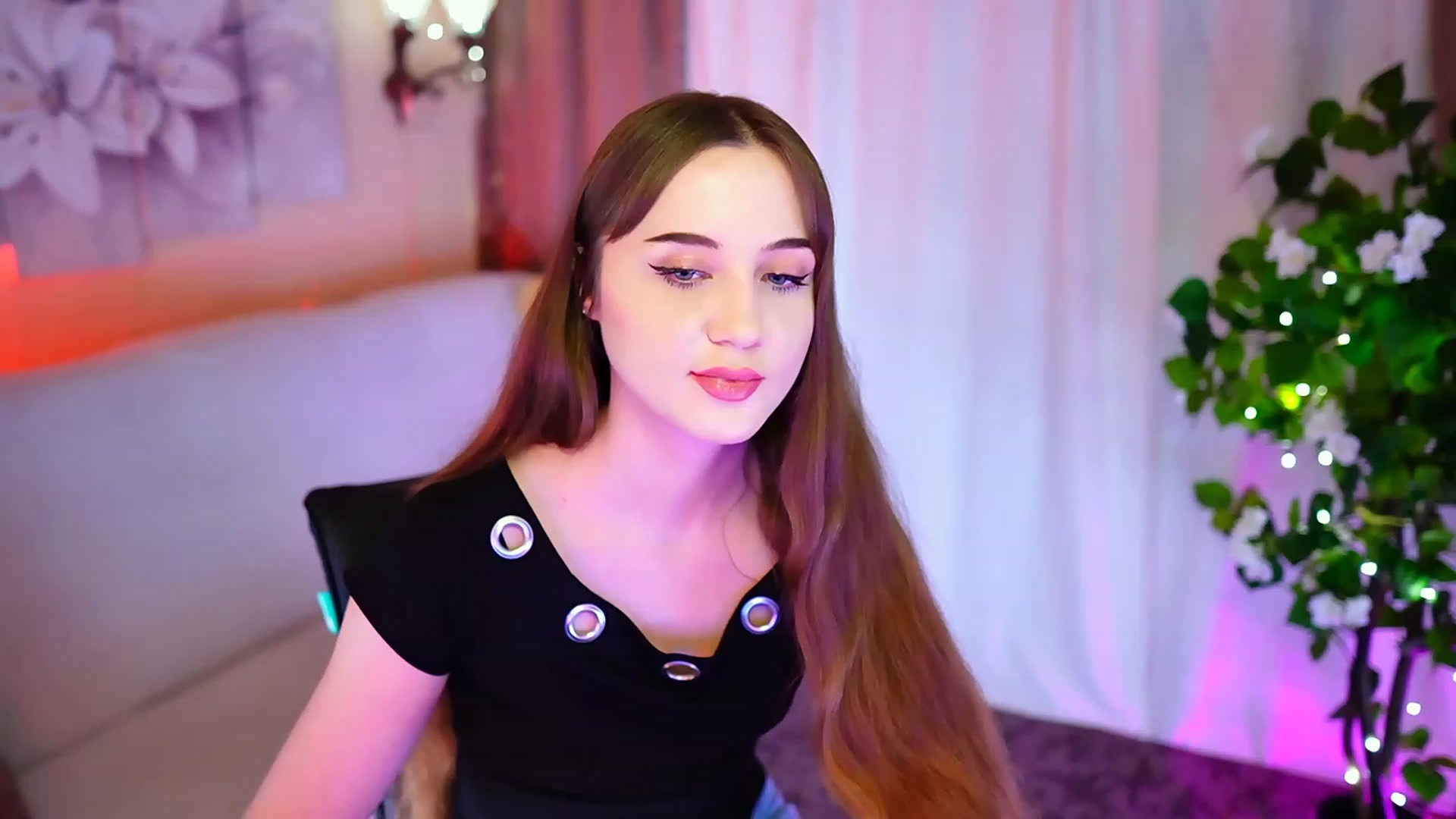 Gallery image thumbnail from Innocent_Soul's myfreecams stream on, 10/24/2023, 18:10 image 4 of 20