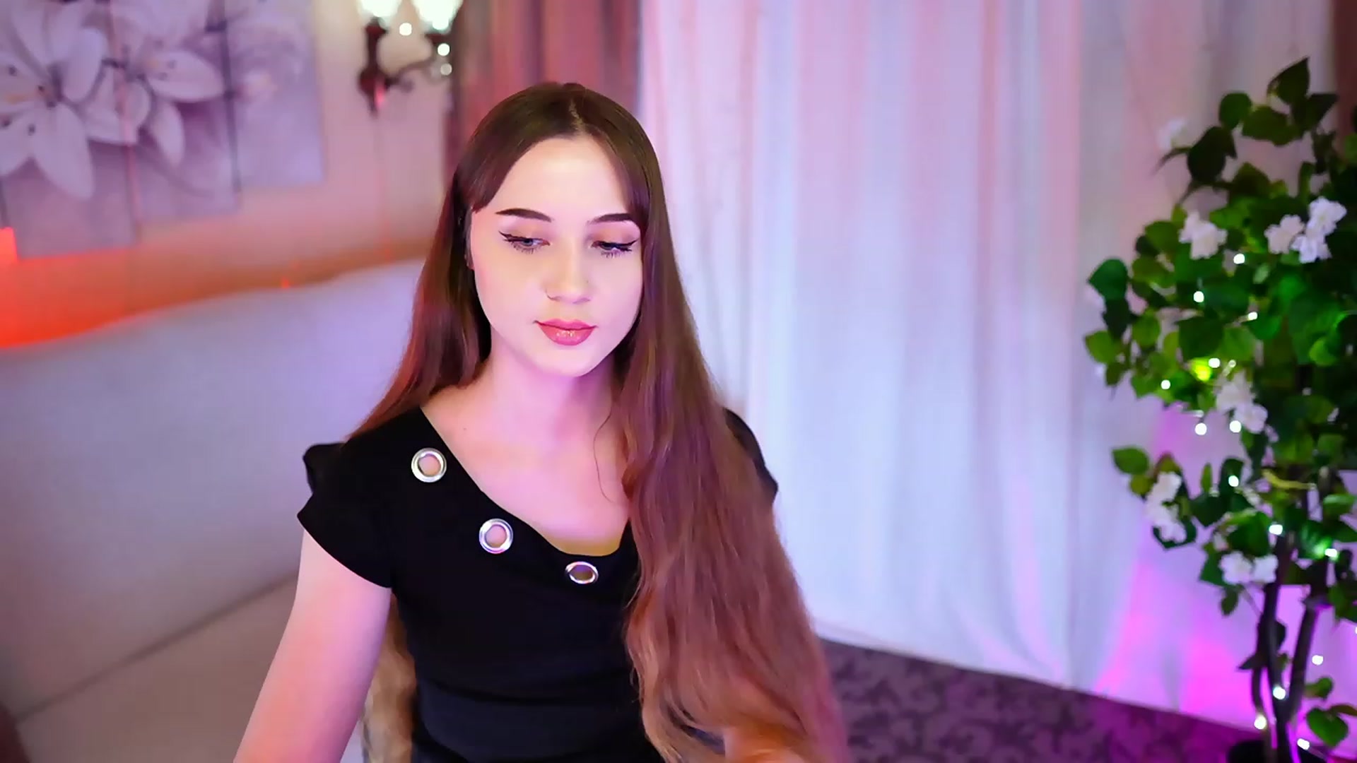 Gallery image thumbnail from Innocent_Soul's myfreecams stream on, 10/24/2023, 18:10 image 15 of 20