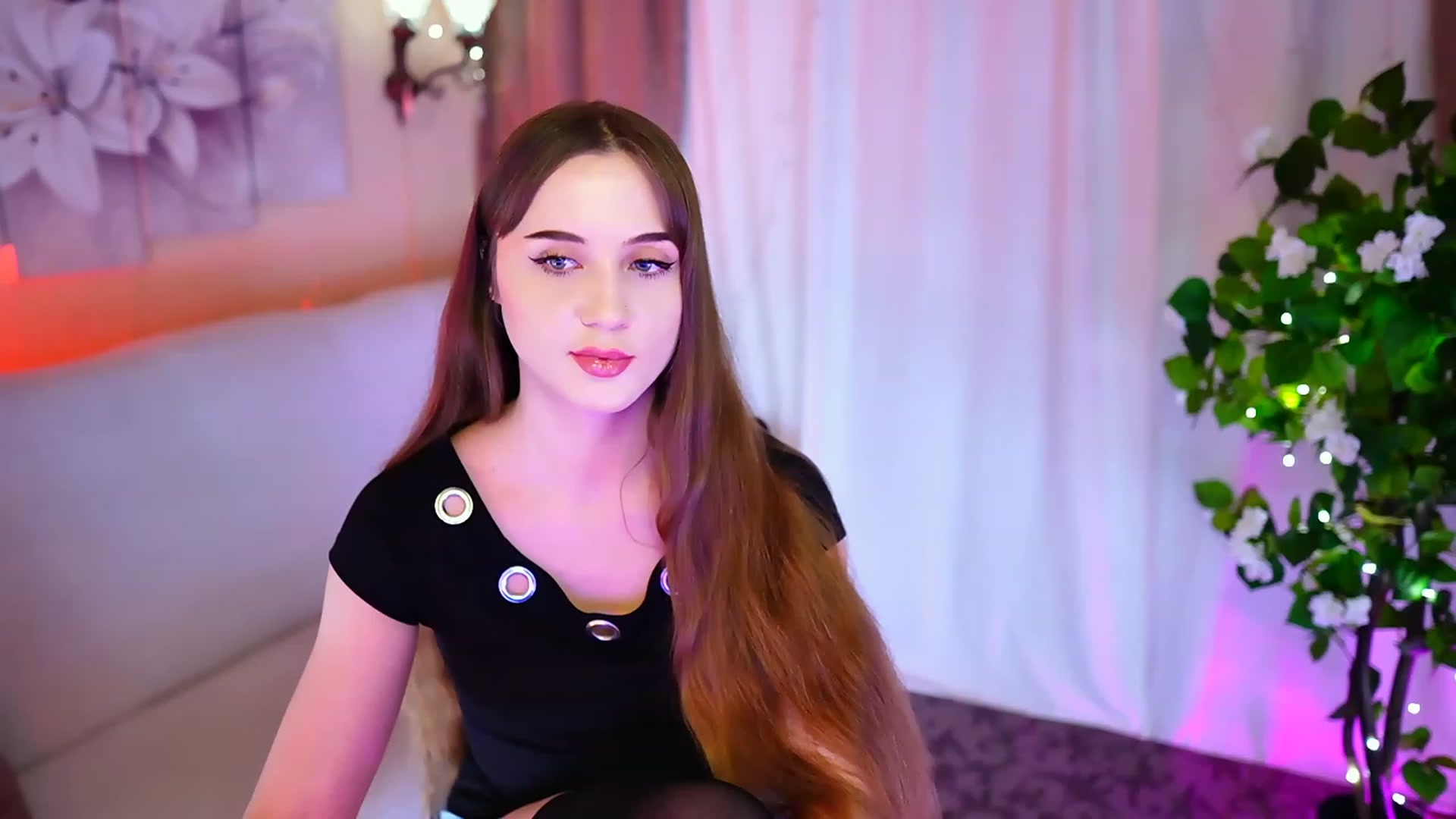 Gallery image thumbnail from Innocent_Soul's myfreecams stream on, 10/24/2023, 18:10 image 10 of 20