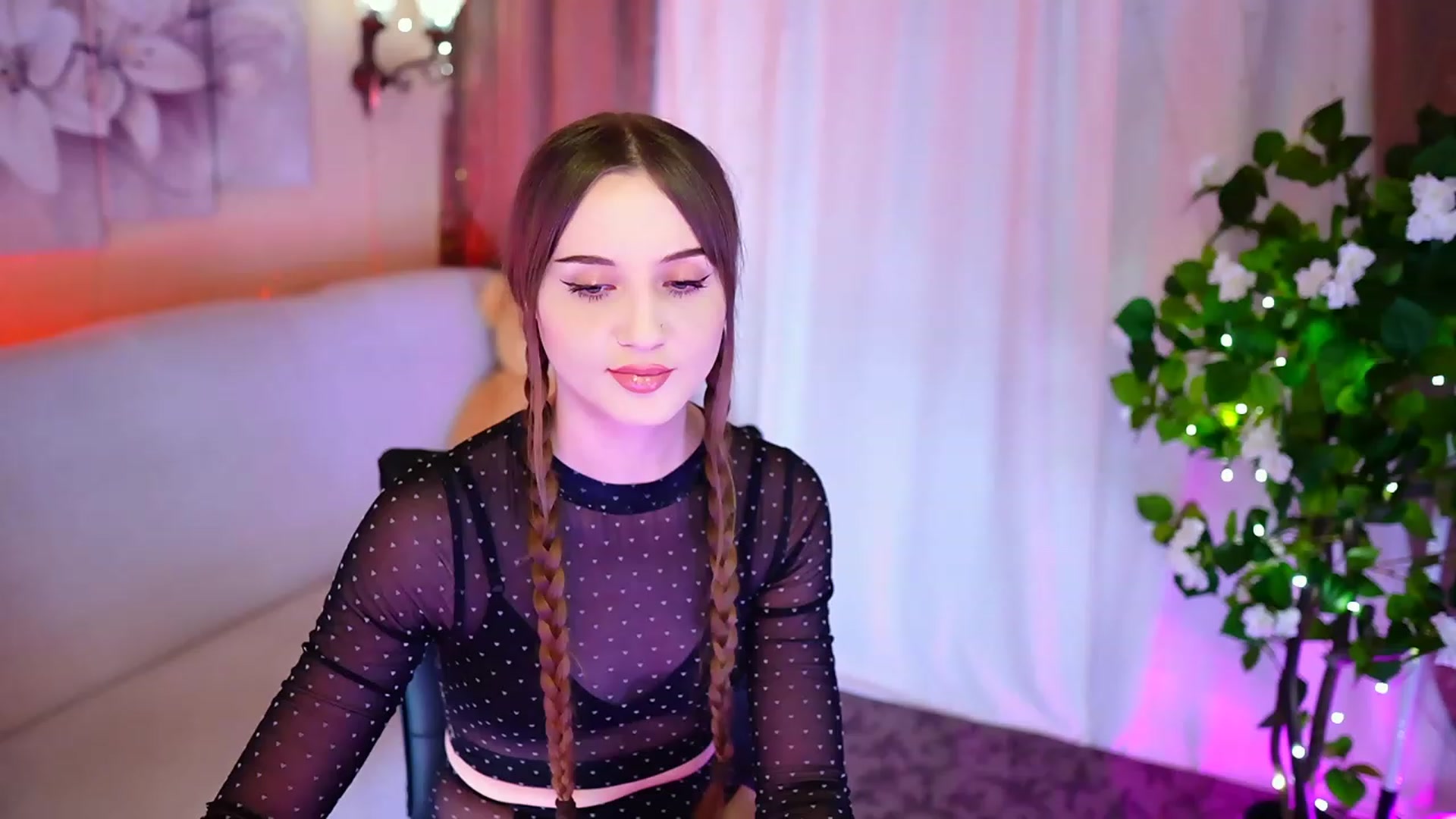 Gallery image thumbnail from Innocent_Soul's myfreecams stream on, 10/26/2023, 18:15 image 3 of 20