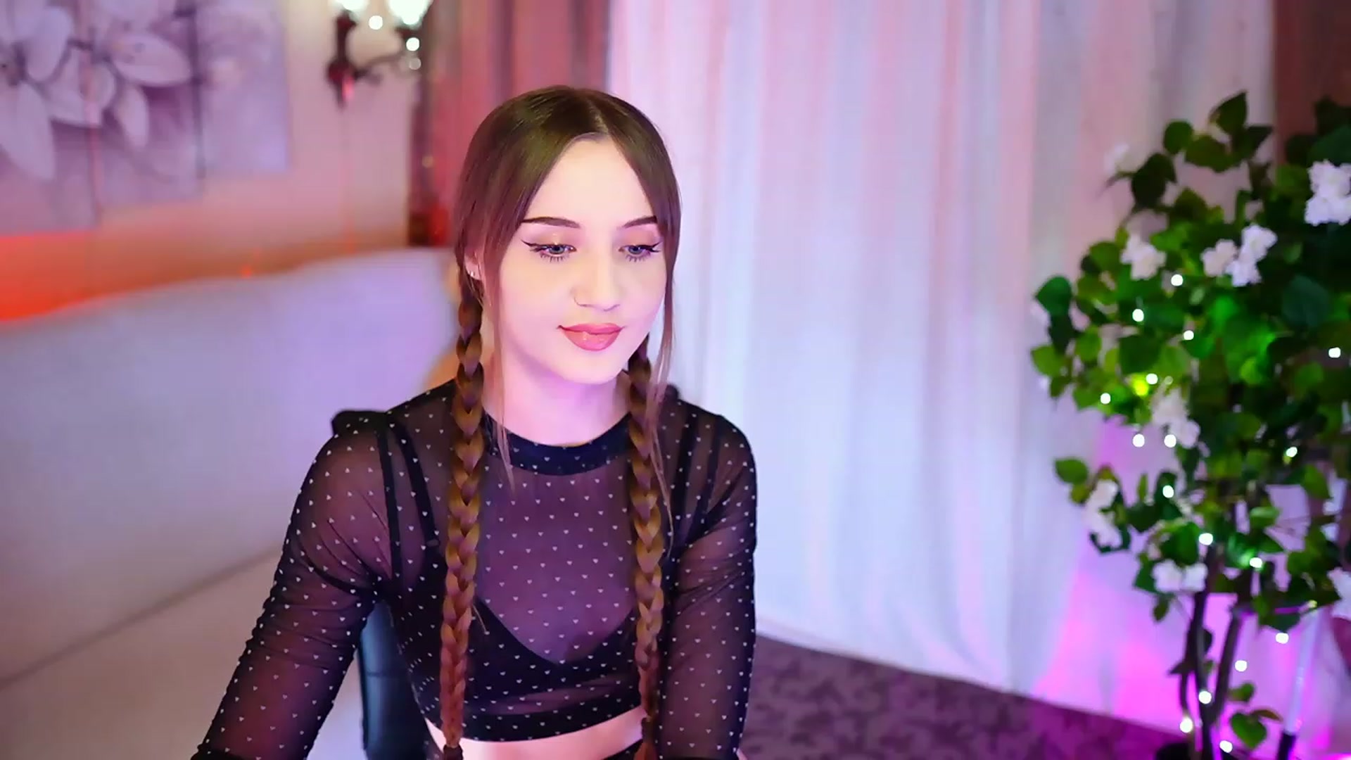 Gallery image thumbnail from Innocent_Soul's myfreecams stream on, 10/26/2023, 18:15 image 9 of 20