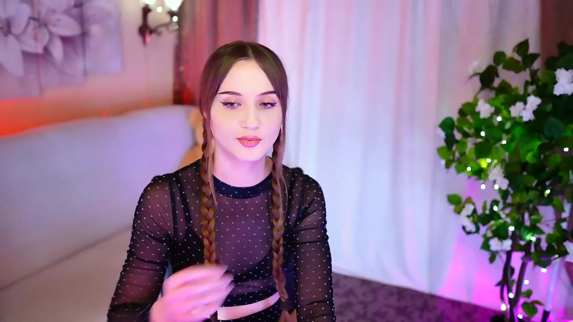 Gallery image thumbnail from Innocent_Soul's myfreecams stream on, 10/26/2023, 18:15 image 5 of 20