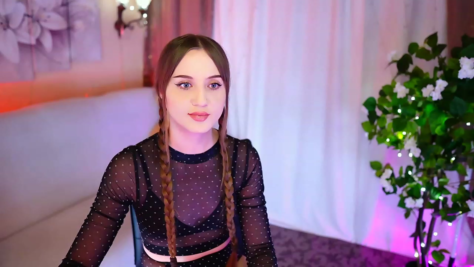 Gallery image thumbnail from Innocent_Soul's myfreecams stream on, 10/26/2023, 18:15 image 1 of 20