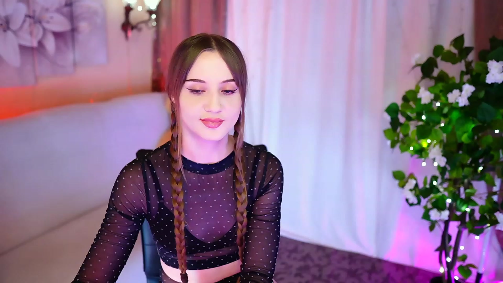 Gallery image thumbnail from Innocent_Soul's myfreecams stream on, 10/26/2023, 18:15 image 10 of 20