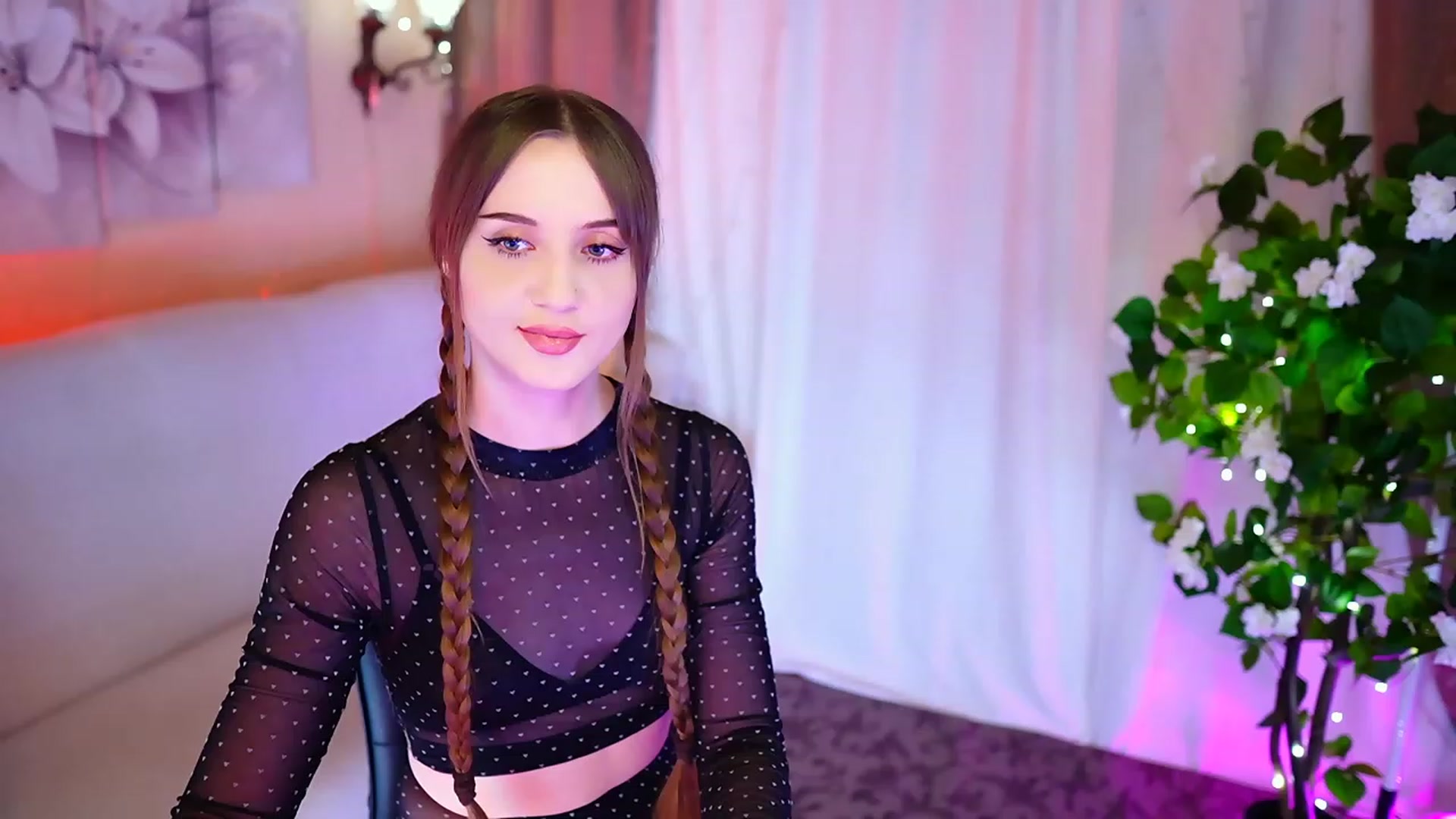 Gallery image thumbnail from Innocent_Soul's myfreecams stream on, 10/26/2023, 18:15 image 17 of 20