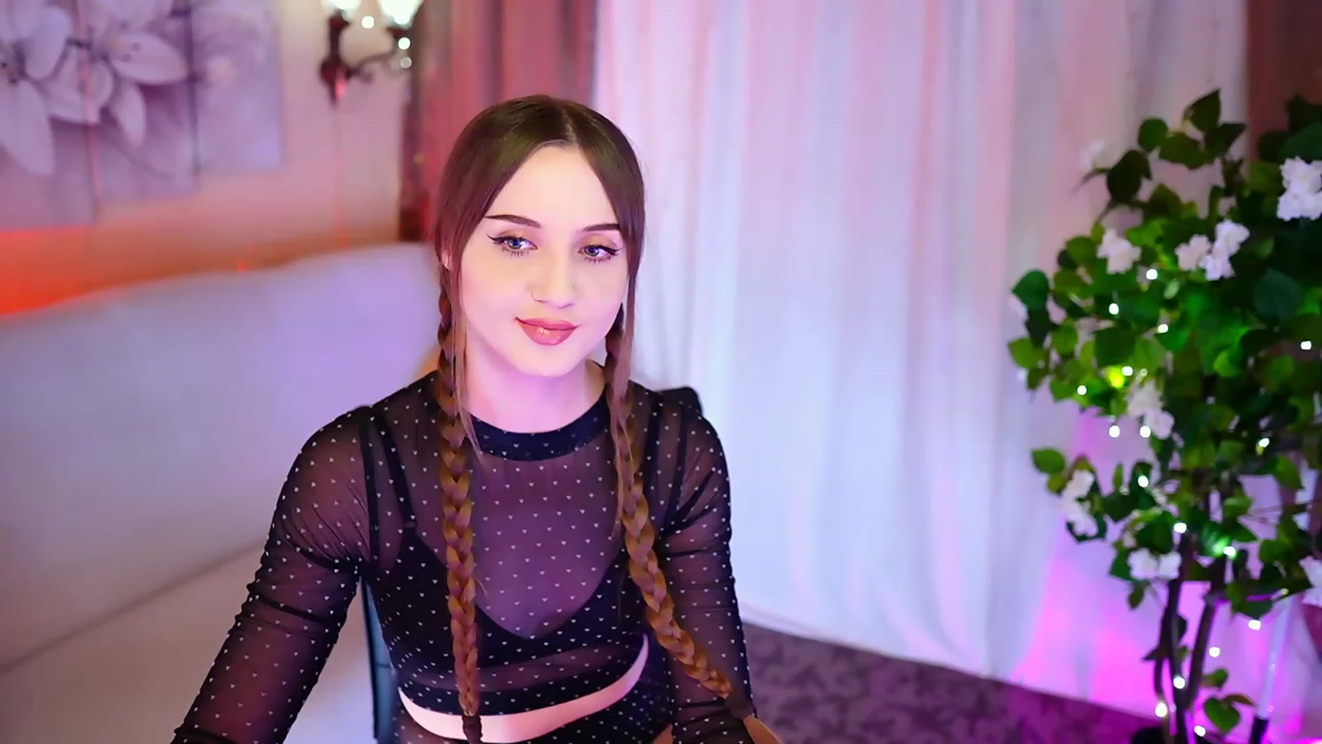 Gallery image thumbnail from Innocent_Soul's myfreecams stream on, 10/26/2023, 18:15 image 6 of 20
