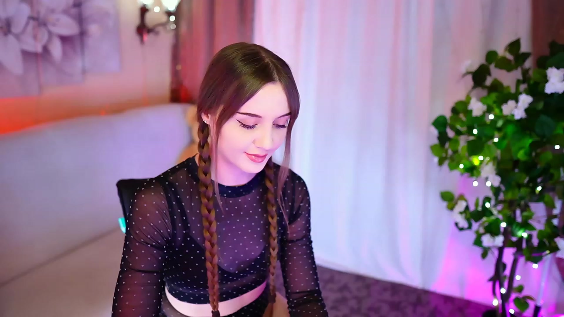 Gallery image thumbnail from Innocent_Soul's myfreecams stream on, 10/26/2023, 18:15 image 13 of 20