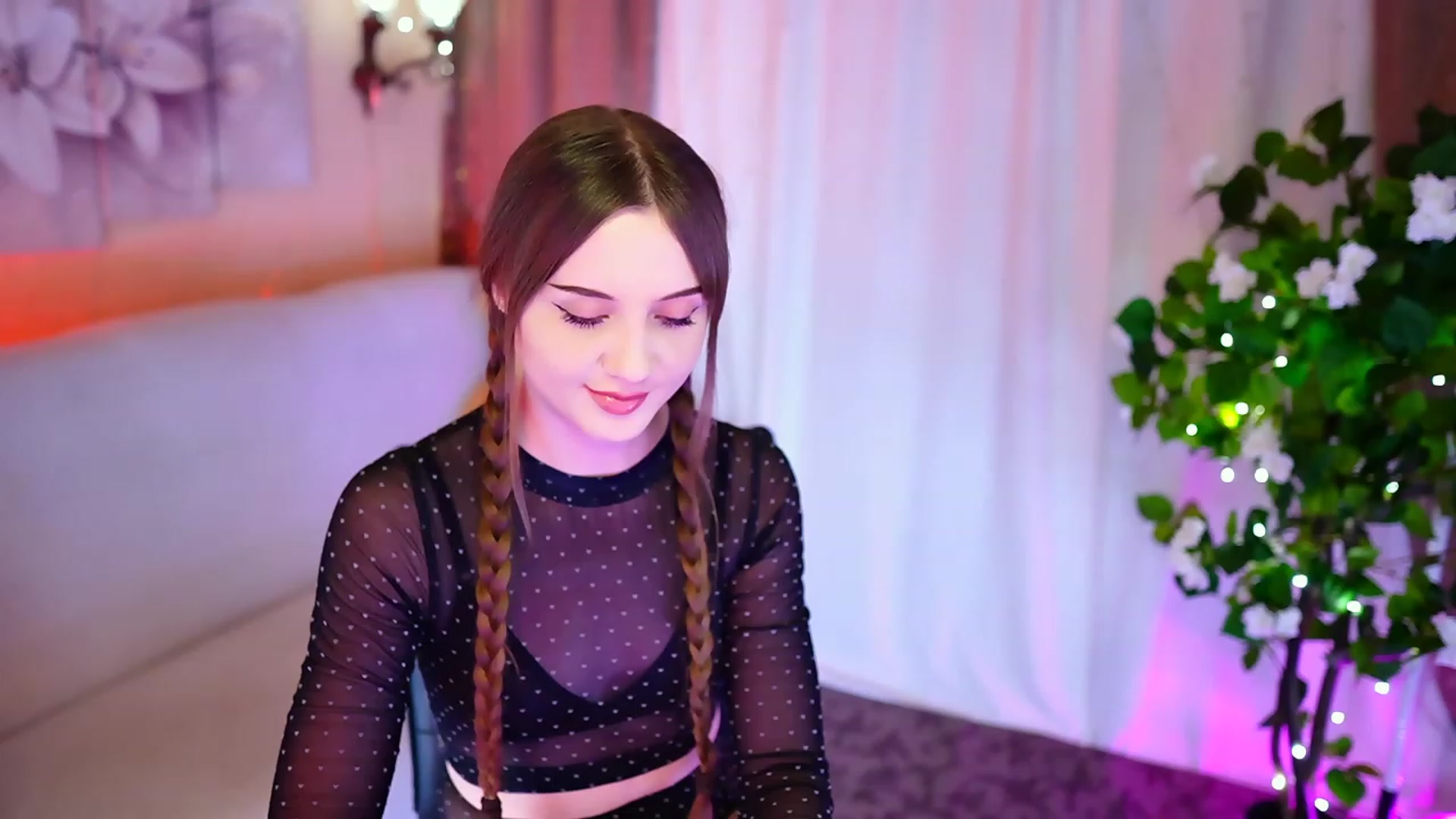 Gallery image thumbnail from Innocent_Soul's myfreecams stream on, 10/26/2023, 18:15 image 4 of 20