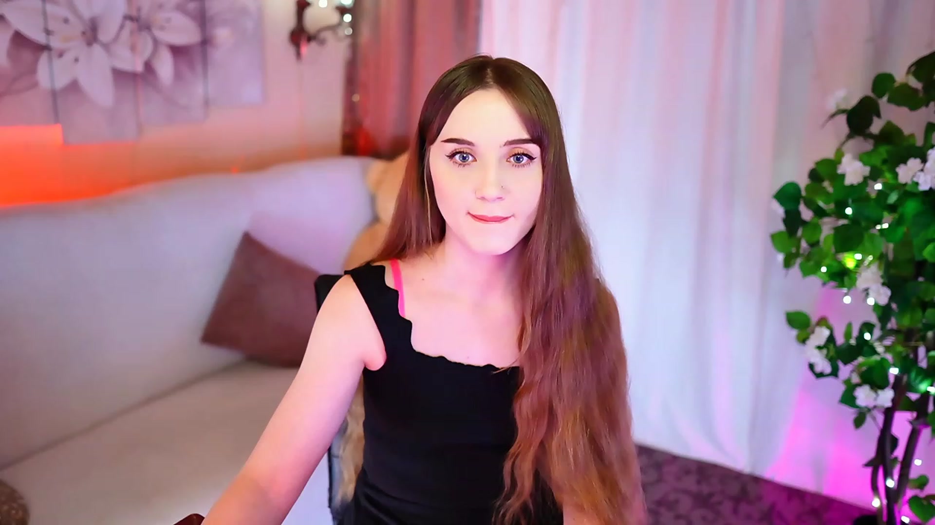 Gallery image thumbnail from Innocent_Soul's myfreecams stream on, 10/27/2023, 16:34 image 7 of 20