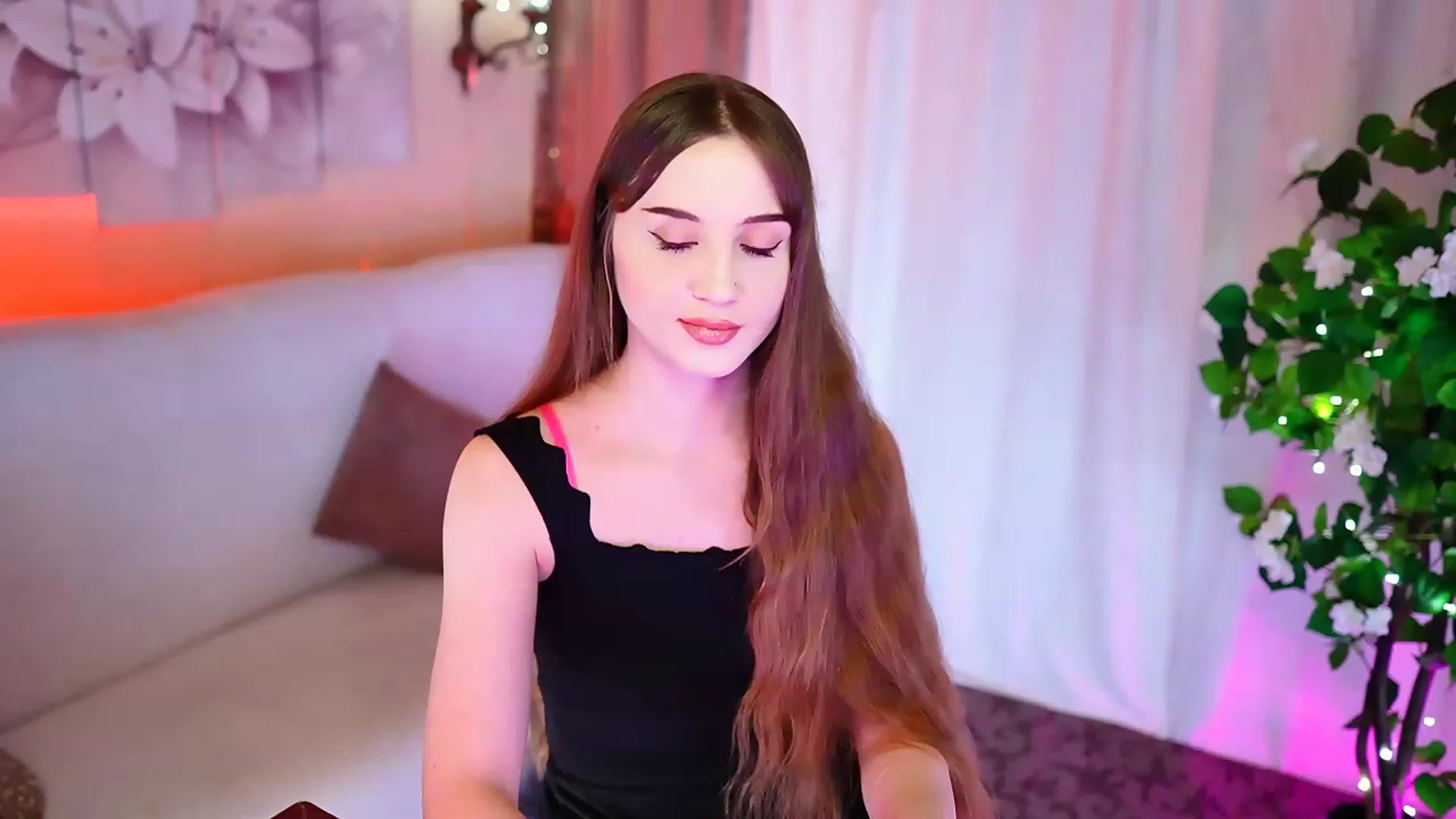 Gallery image thumbnail from Innocent_Soul's myfreecams stream on, 10/27/2023, 16:34 image 12 of 20