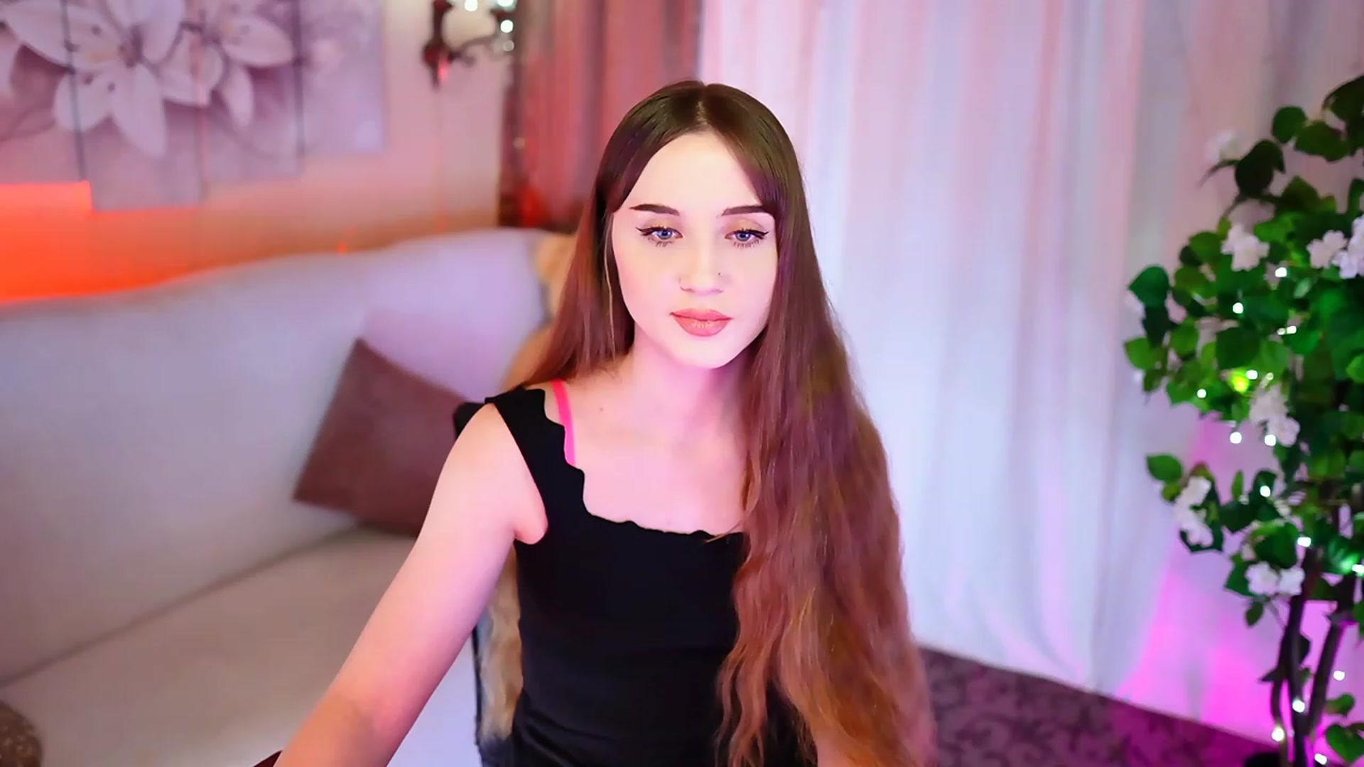Gallery image thumbnail from Innocent_Soul's myfreecams stream on, 10/27/2023, 16:34 image 4 of 20