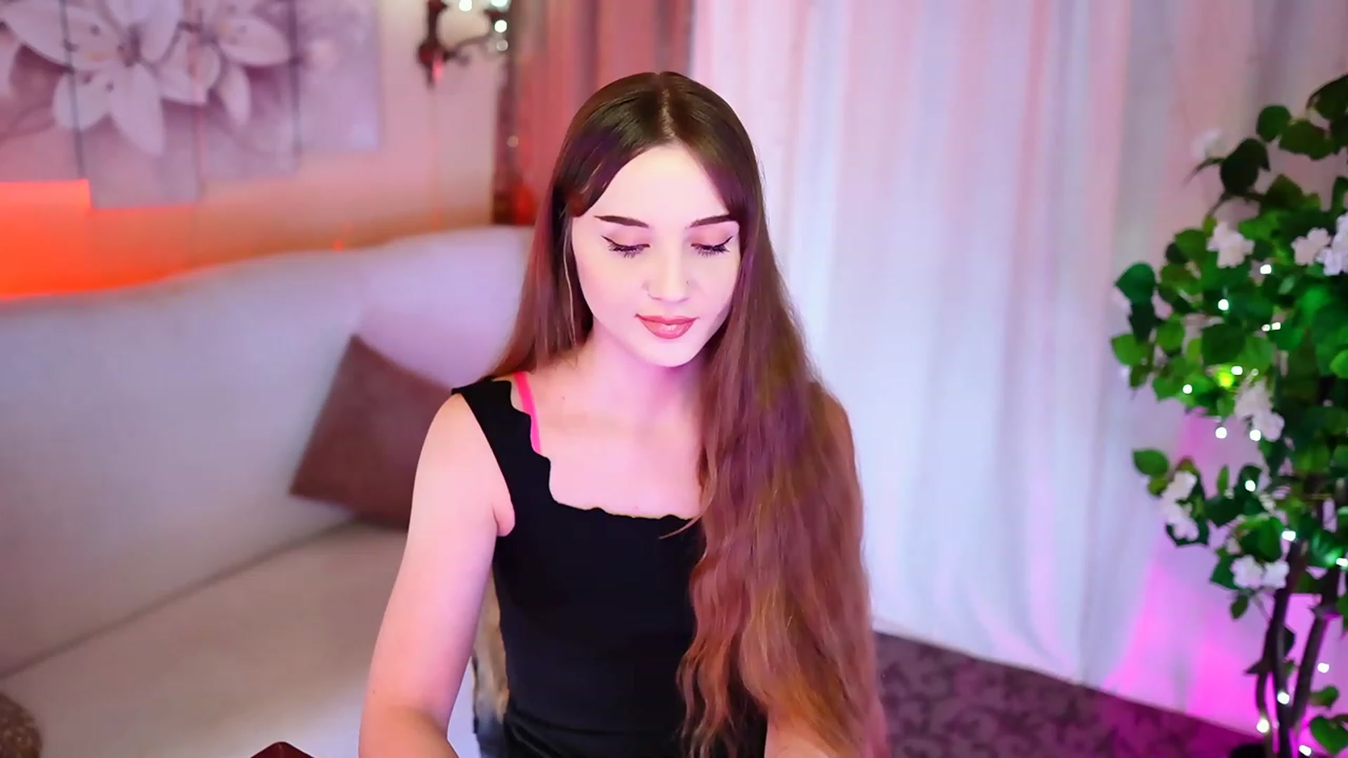 Gallery image thumbnail from Innocent_Soul's myfreecams stream on, 10/27/2023, 16:34 image 8 of 20