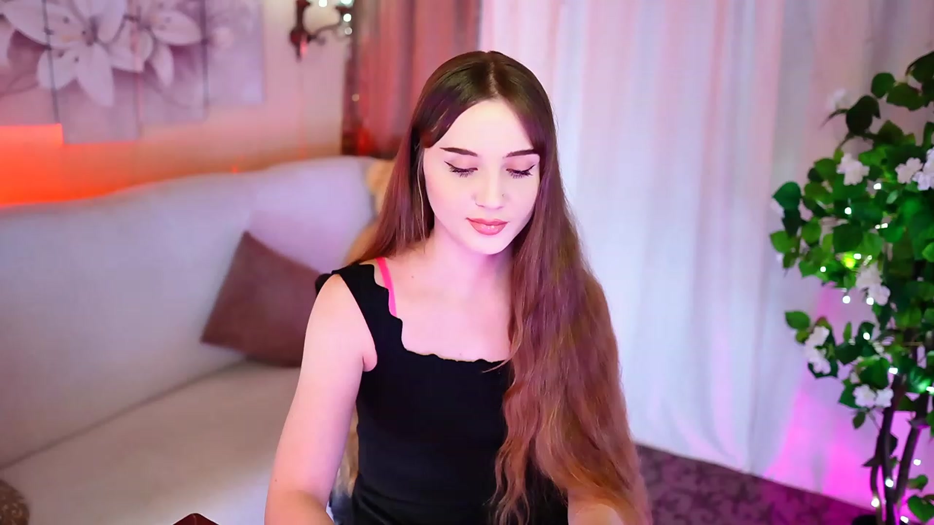Gallery image thumbnail from Innocent_Soul's myfreecams stream on, 10/27/2023, 16:34 image 6 of 20