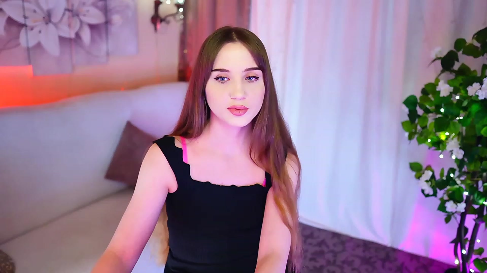 Gallery image thumbnail from Innocent_Soul's myfreecams stream on, 10/27/2023, 17:31 image 6 of 20